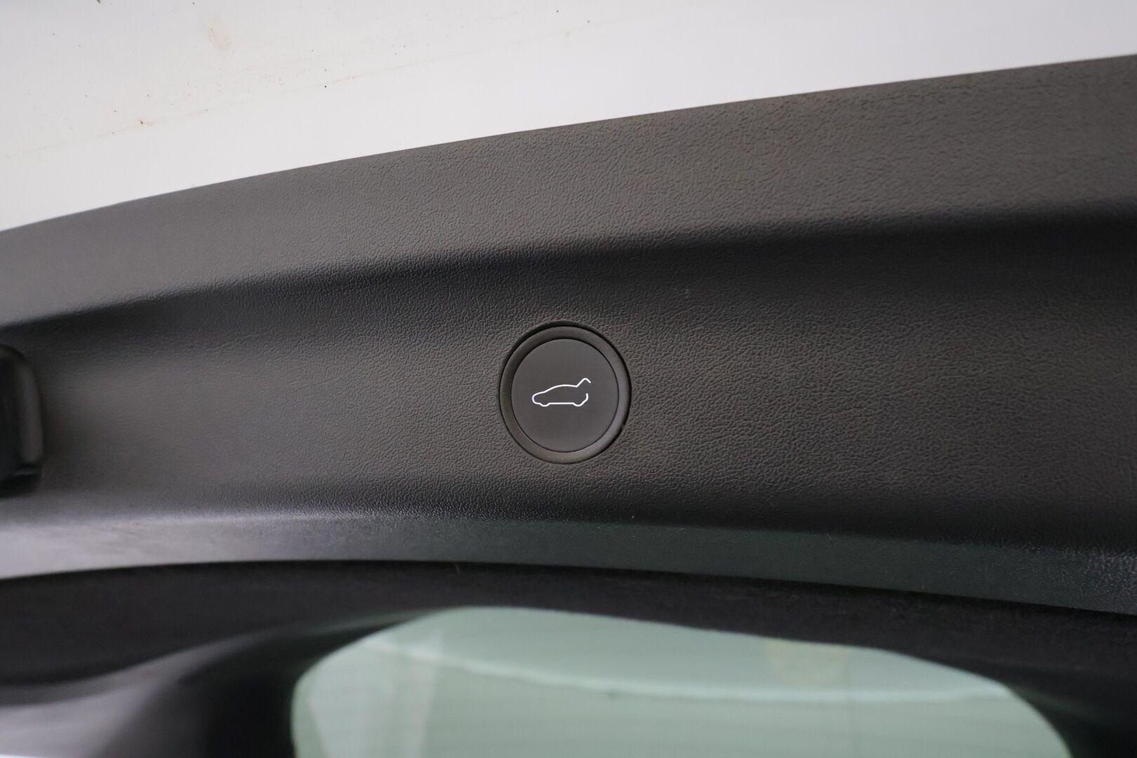 Tesla Model Y 2023 Long Range Dual Motor * Lasikatto / Koukku / ILP / ACC / Matrix-LED / Muistipenkki / P.kamera / Premium Audio / Navi * - 1-om Suomi-auto / 2x Latauskaapelit / Kahdet renkaat aluvanteilla