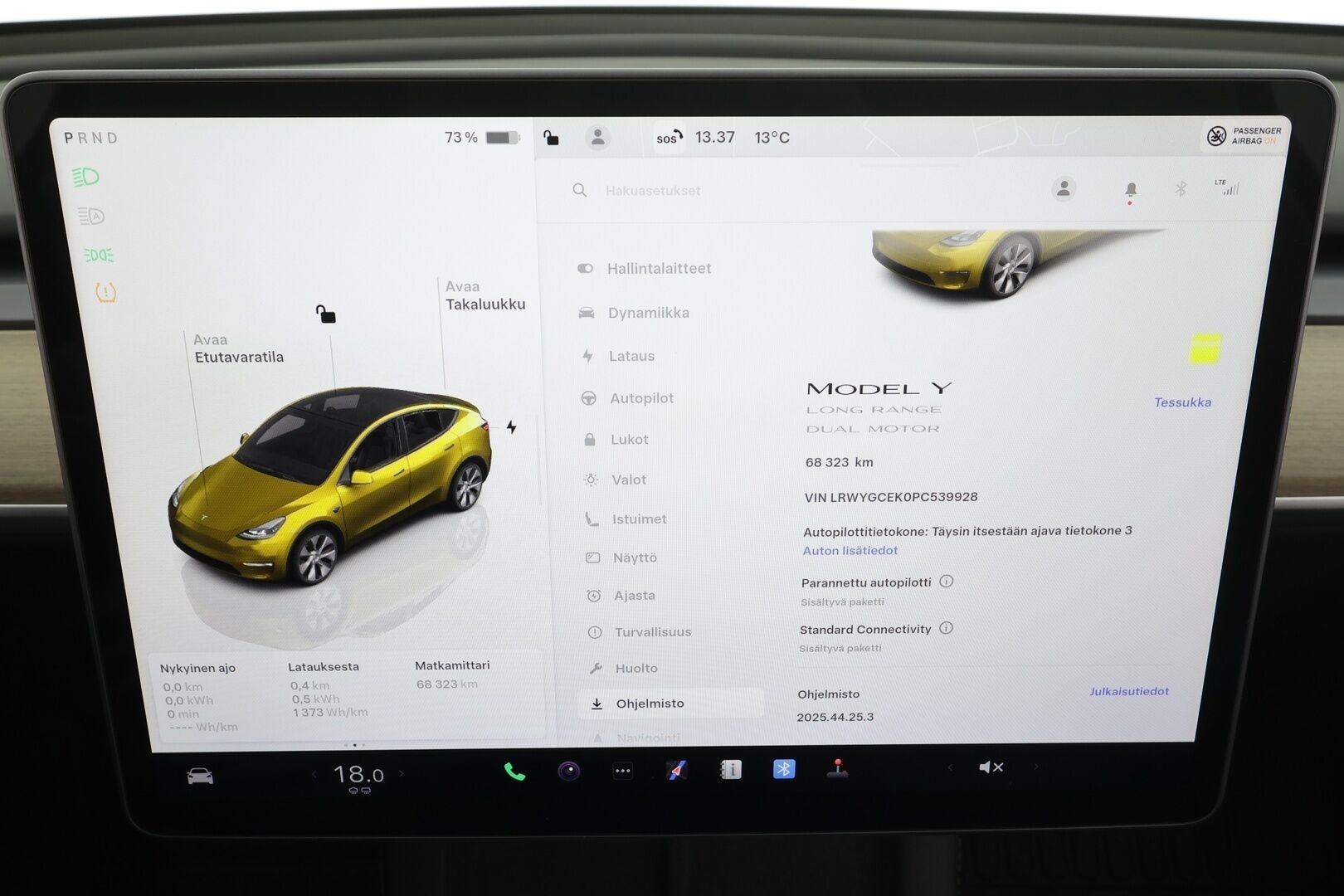 Tesla Model Y 2023 Long Range Dual Motor * Lasikatto / Koukku / ILP / ACC / Matrix-LED / Muistipenkki / P.kamera / Premium Audio / Navi * - 1-om Suomi-auto / 2x Latauskaapelit / Kahdet renkaat aluvanteilla
