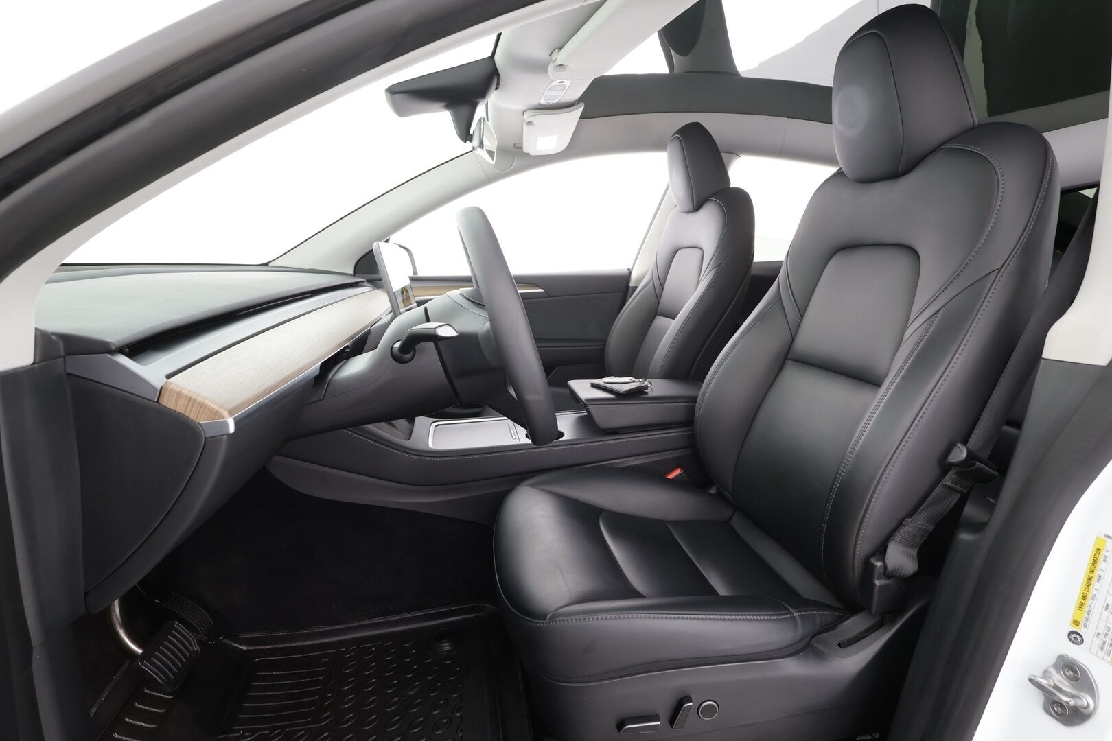 Tesla Model Y 2023 Long Range Dual Motor * Lasikatto / Koukku / ILP / ACC / Matrix-LED / Muistipenkki / P.kamera / Premium Audio / Navi * - 1-om Suomi-auto / 2x Latauskaapelit / Kahdet renkaat aluvanteilla