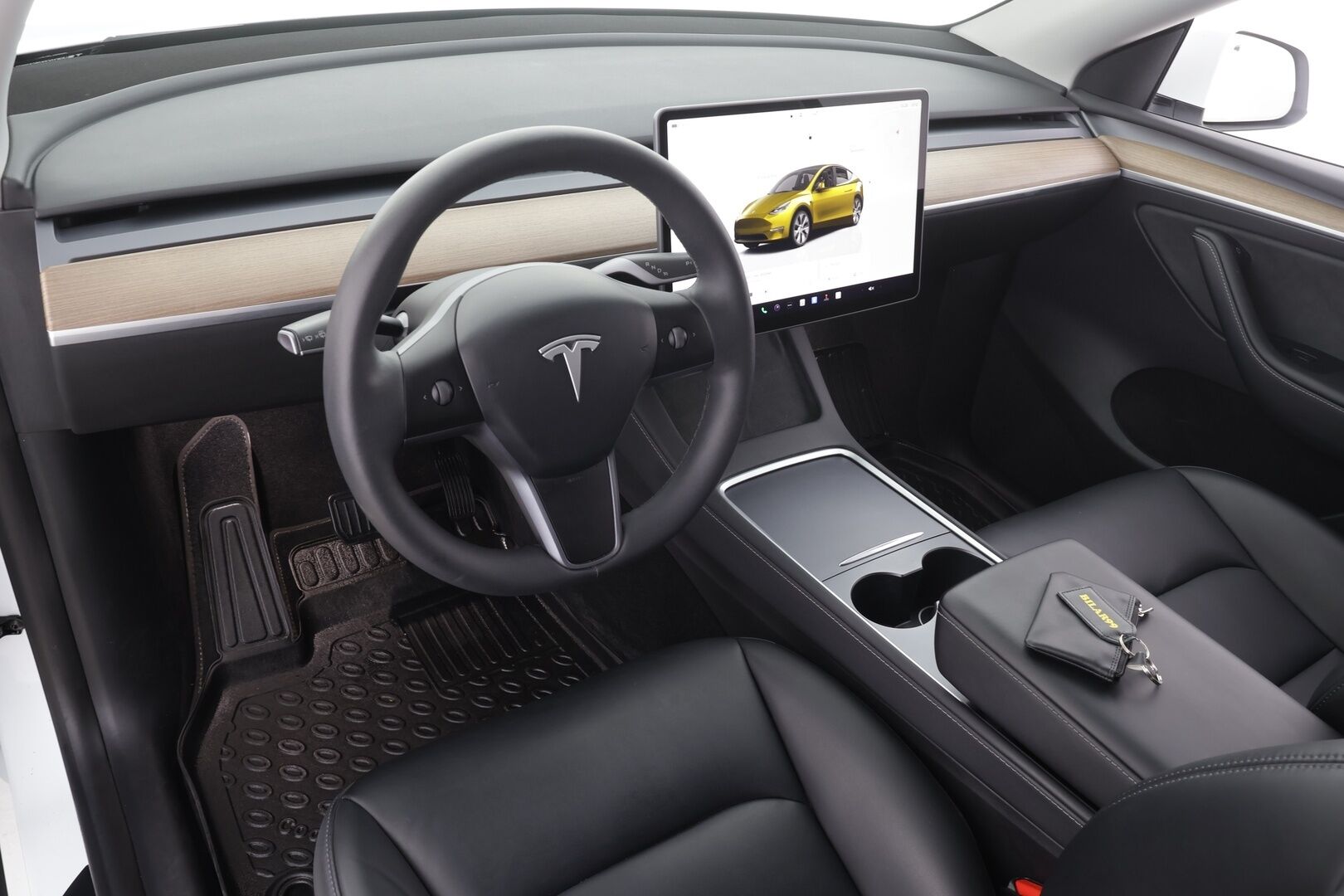 Tesla Model Y 2023 Long Range Dual Motor * Lasikatto / Koukku / ILP / ACC / Matrix-LED / Muistipenkki / P.kamera / Premium Audio / Navi * - 1-om Suomi-auto / 2x Latauskaapelit / Kahdet renkaat aluvanteilla