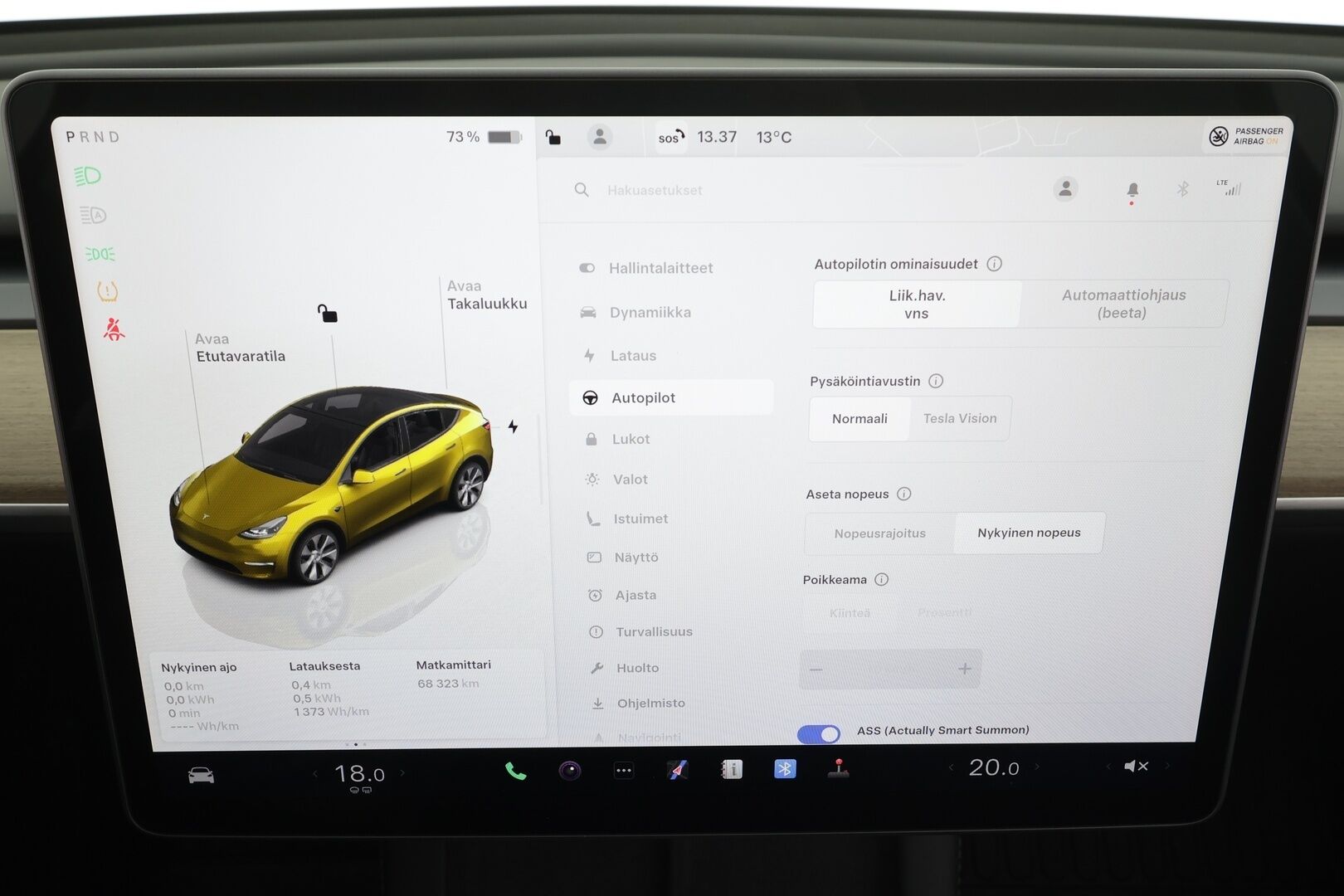 Tesla Model Y 2023 Long Range Dual Motor * Lasikatto / Koukku / ILP / ACC / Matrix-LED / Muistipenkki / P.kamera / Premium Audio / Navi * - 1-om Suomi-auto / 2x Latauskaapelit / Kahdet renkaat aluvanteilla