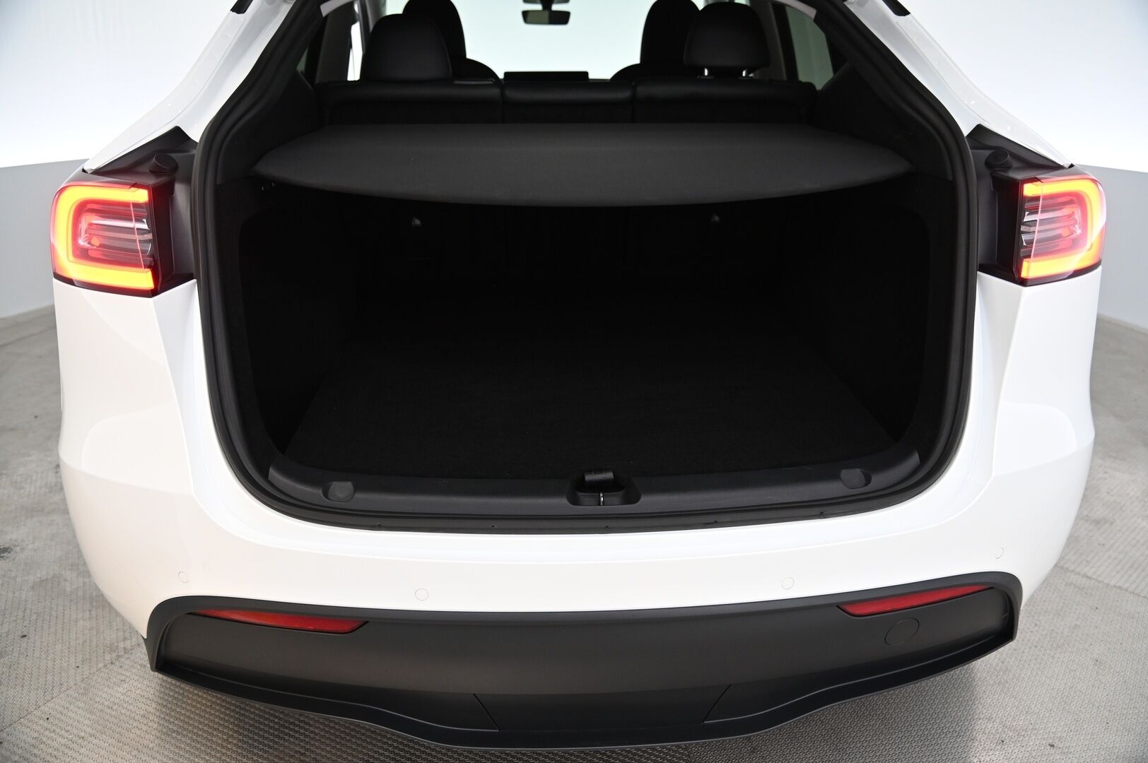 Tesla Model Y 2022 Performance Dual Motor *Lämpöpumppu / AP3 / AMD Ryzen / Premium Audio* - 3,99 % KORKOTARJOUS TÄHÄN AUTOON - Juuri saapunut! / Akku kuntotarkastettu*