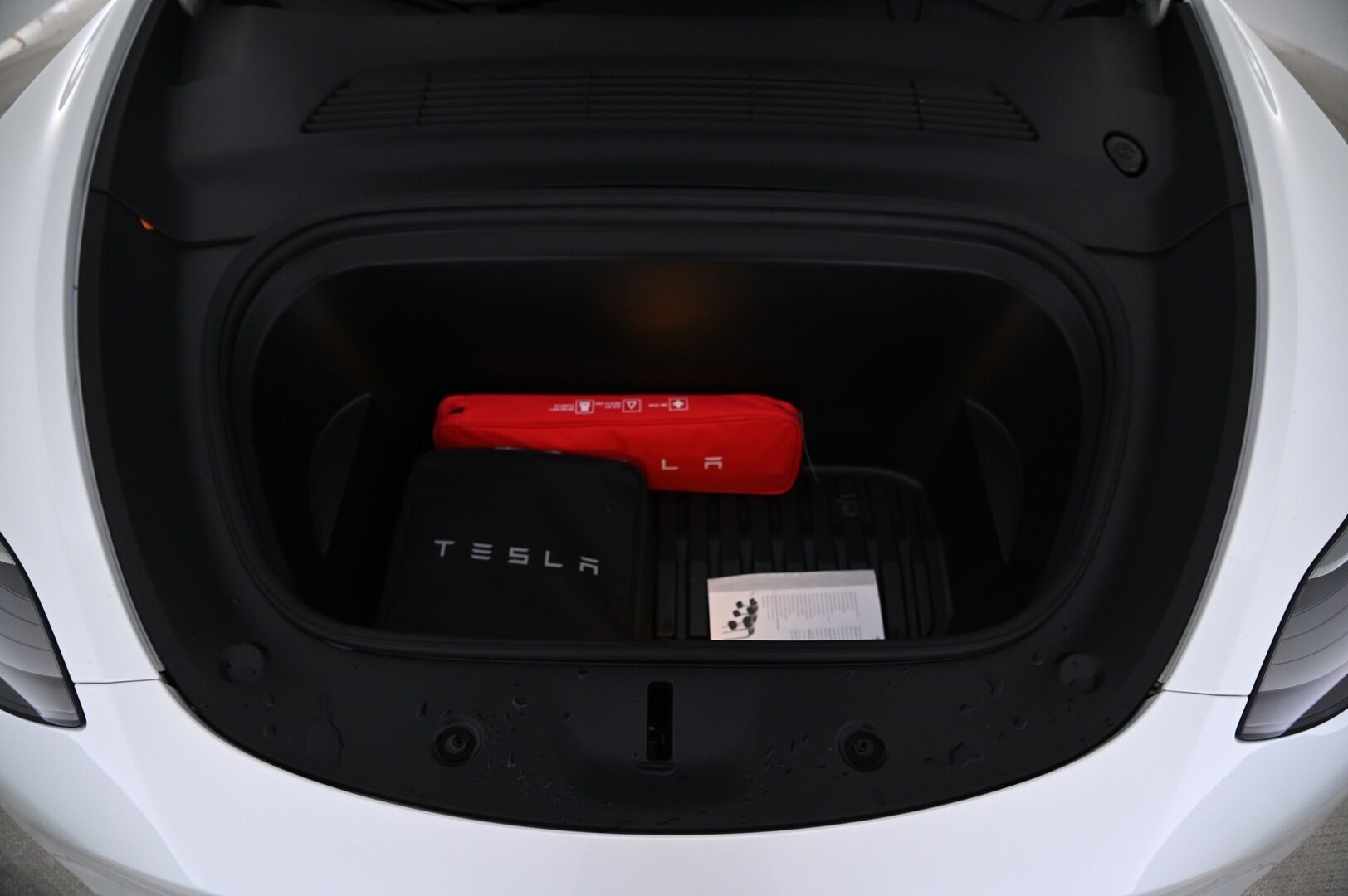 Tesla Model Y 2022 Performance Dual Motor *Lämpöpumppu / AP3 / AMD Ryzen / Premium Audio* - 3,99 % KORKOTARJOUS TÄHÄN AUTOON - Juuri saapunut! / Akku kuntotarkastettu*