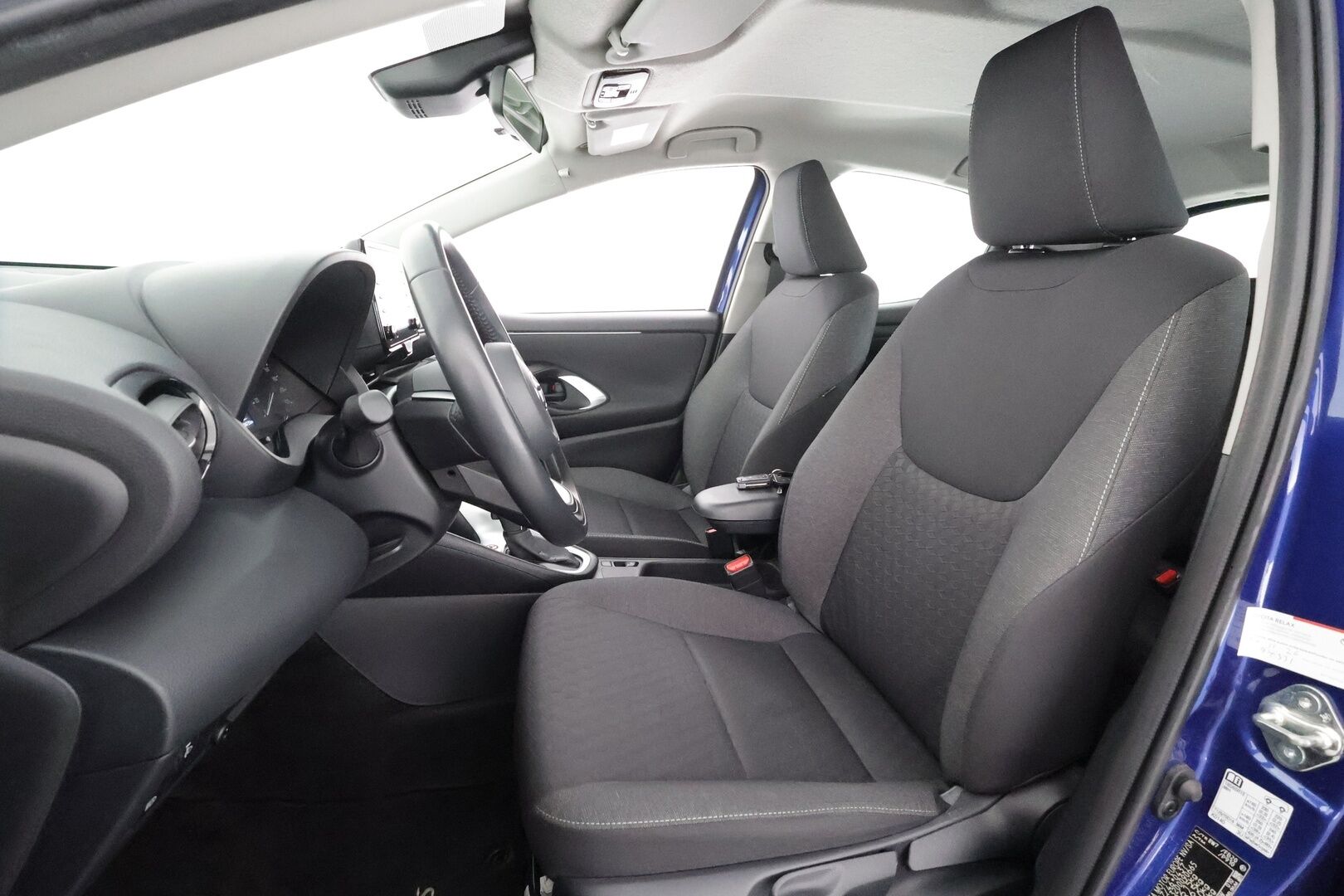 Toyota Yaris 2023 1,5 Hybrid Active * ACC / P.Kamera / Kaistavahti / Apple&Android / 2x Renkaat / ALV * - HULLUT AVAJAISHULINAT KORKOTARJOUS 3,29 %