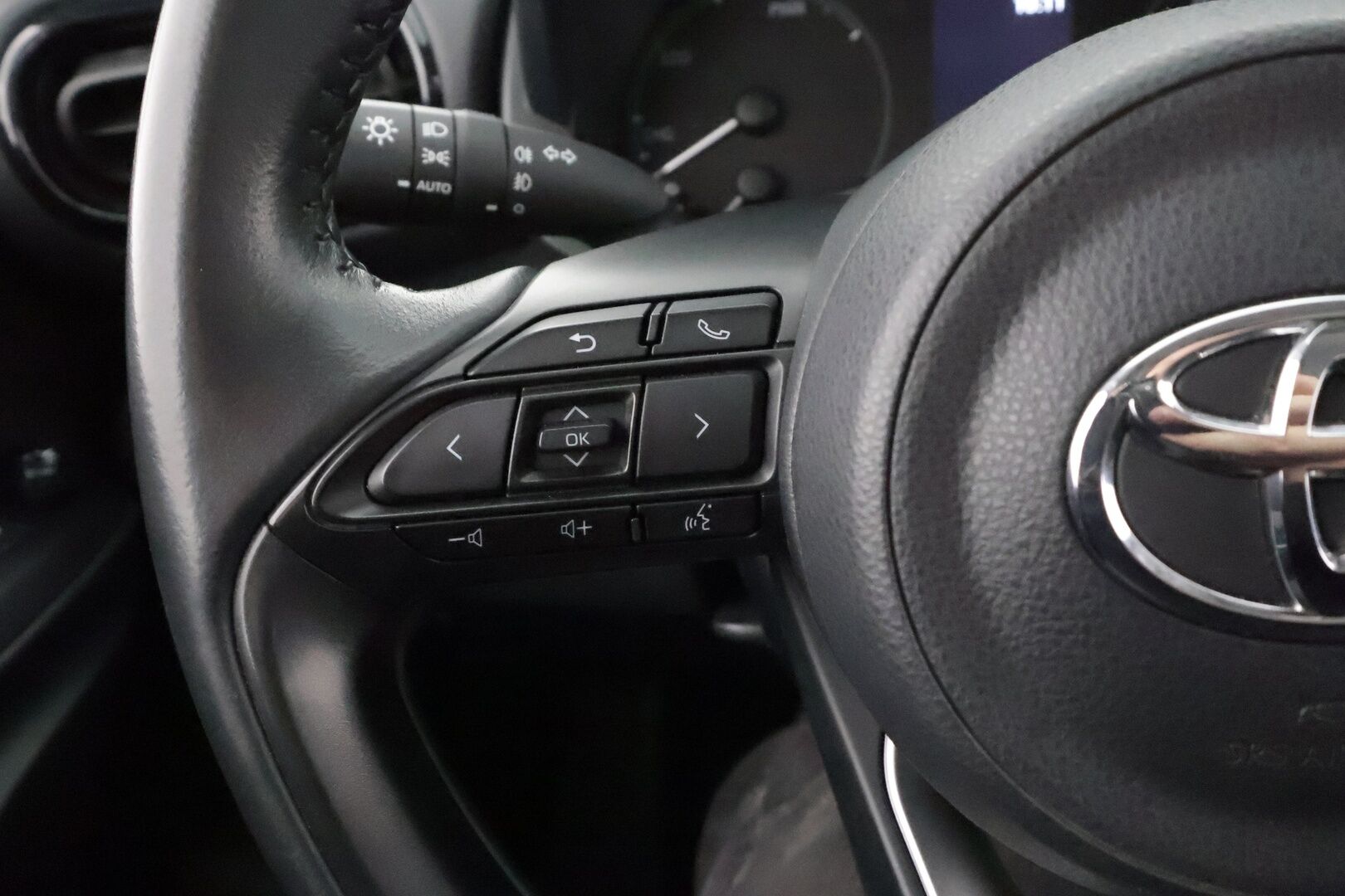 Toyota Yaris 2023 1,5 Hybrid Active * ACC / P.Kamera / Kaistavahti / Apple&Android / 2x Renkaat / ALV * - HULLUT AVAJAISHULINAT KORKOTARJOUS 3,29 %