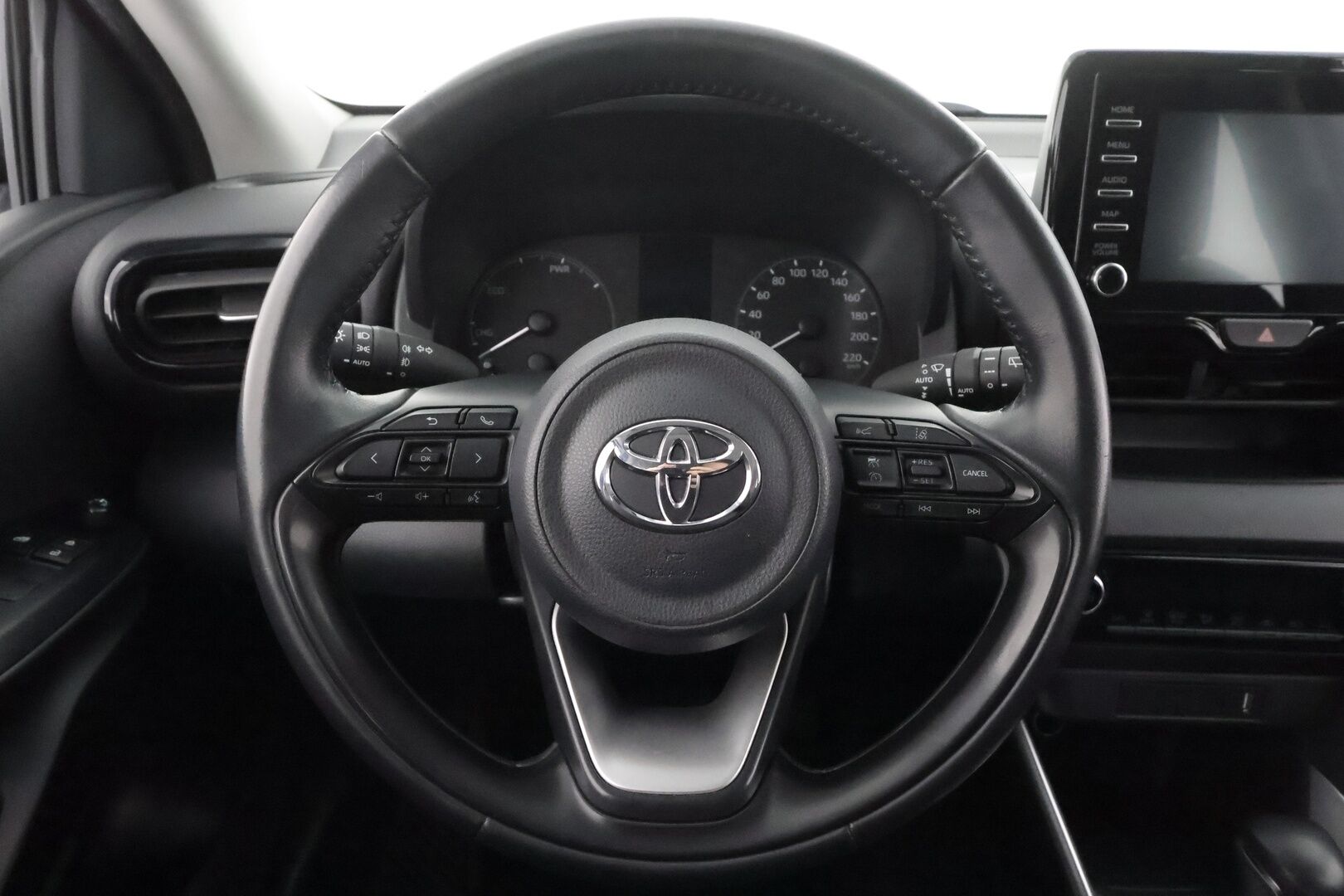 Toyota Yaris 2023 1,5 Hybrid Active * ACC / P.Kamera / Kaistavahti / Apple&Android / 2x Renkaat / ALV * - HULLUT AVAJAISHULINAT KORKOTARJOUS 3,29 %