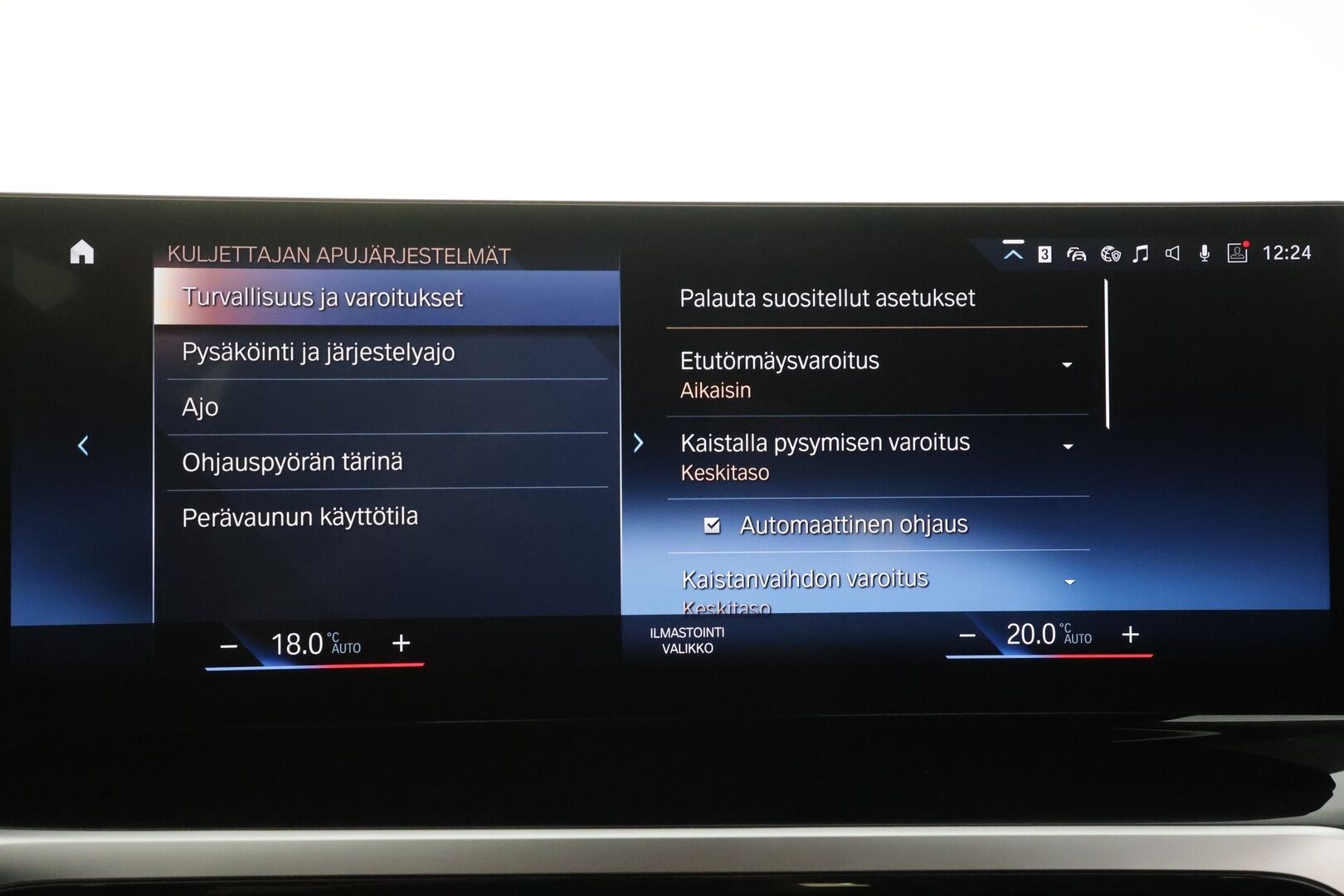 BMW 330 2023 G21 Touring 330e xDrive A Charged Edition - ACC | Koukku | LCI | Muistipenkki | Sporttinahat | P.kamera | Lane Assist | LED | 2x renkaat aluin | Suomiauto | 2x kaapelit | 