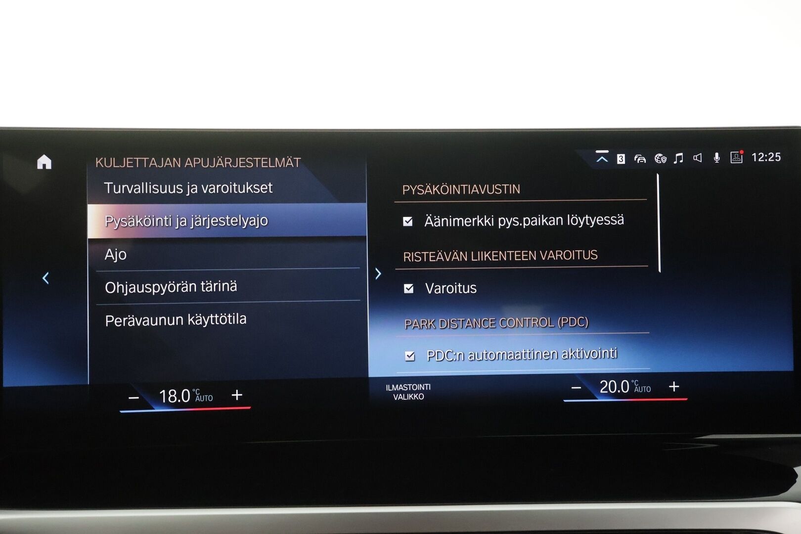 BMW 330 2023 G21 Touring 330e xDrive A Charged Edition - ACC | Koukku | LCI | Muistipenkki | Sporttinahat | P.kamera | Lane Assist | LED | 2x renkaat aluin | Suomiauto | 2x kaapelit | 