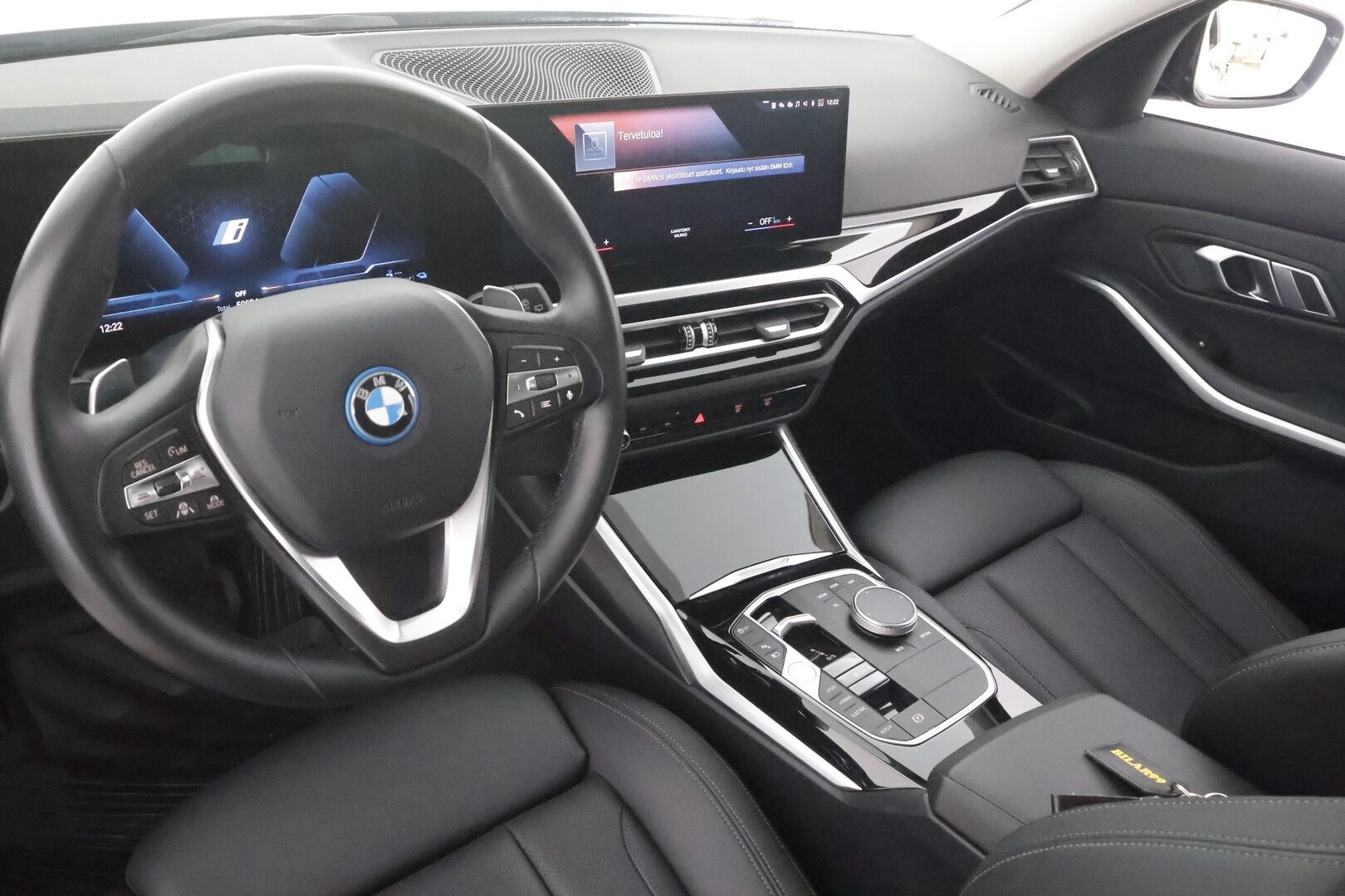 BMW 330 2023 G21 Touring 330e xDrive A Charged Edition - ACC | Koukku | LCI | Muistipenkki | Sporttinahat | P.kamera | Lane Assist | LED | 2x renkaat aluin | Suomiauto | 2x kaapelit | 