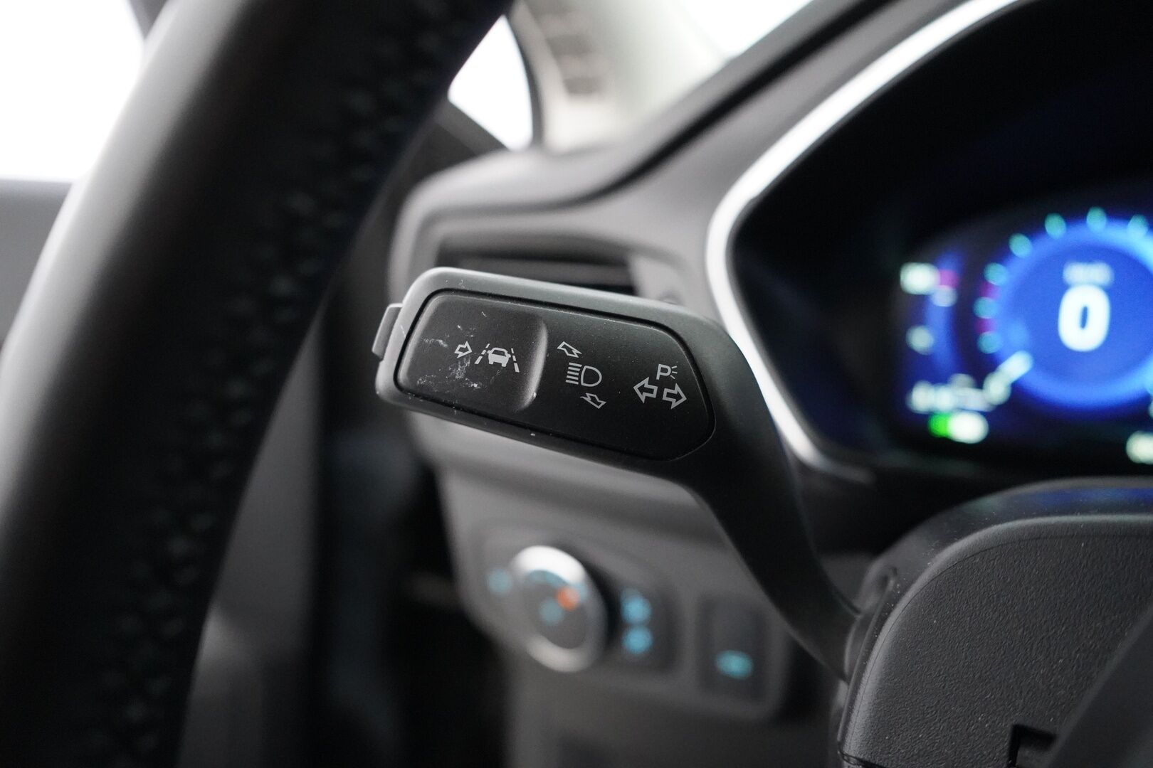 Ford Focus 2023 1.0 EcoBoost Hybrid Powershift 125hv A7 Titanium Wagon *Bang&Olufsen / Digimittaristo / ACC / Lohkolämmitin / Kamera / Sähkökontti* - Suomi-auto / Kahdet renkaat / Huippuvarustelu