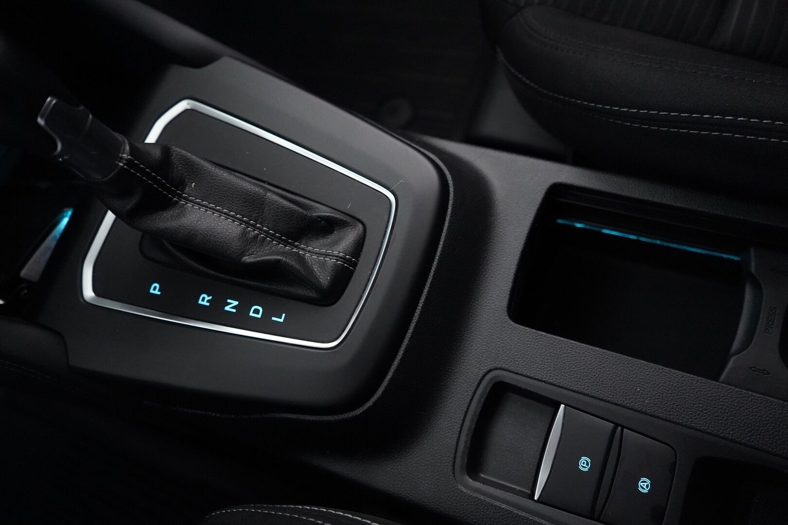 Ford Focus 2023 1.0 EcoBoost Hybrid Powershift 125hv A7 Titanium Wagon *Bang&Olufsen / Digimittaristo / ACC / Lohkolämmitin / Kamera / Sähkökontti* - Suomi-auto / Kahdet renkaat / Huippuvarustelu