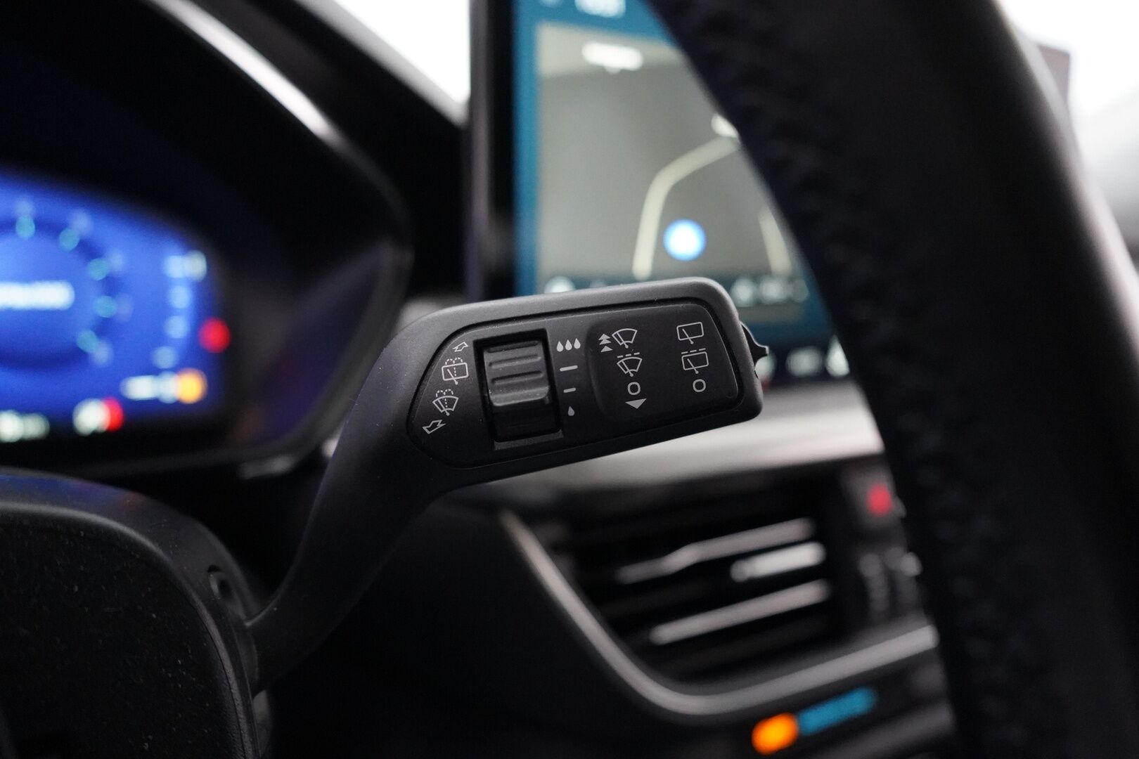 Ford Focus 2023 1.0 EcoBoost Hybrid Powershift 125hv A7 Titanium Wagon *Bang&Olufsen / Digimittaristo / ACC / Lohkolämmitin / Kamera / Sähkökontti* - Suomi-auto / Kahdet renkaat / Huippuvarustelu - HULLUT AVAJAISHULINAT KORKOTARJOUS 3,29 %