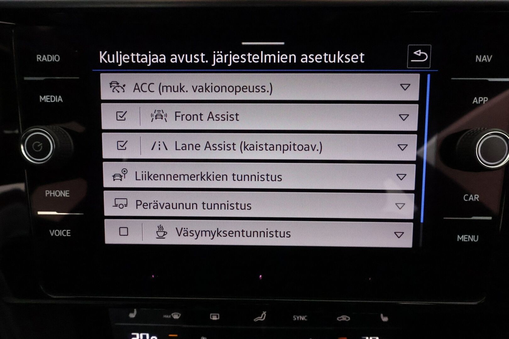 Volkswagen Arteon 2022 Shooting Brake R-Line Business eHybrid 160 kW DSG **Webasto / Adapt.vakkari / Koukku / P.kamera / Hierovapenkki / LED** - 3,99 % KORKOTARJOUS TÄHÄN AUTOON - 2x Latauskaapelit / Kahdet Renkaat