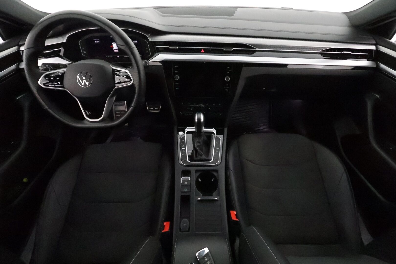 Volkswagen Arteon 2022 Shooting Brake R-Line Business eHybrid 160 kW DSG **Webasto / Adapt.vakkari / Koukku / P.kamera / Hierovapenkki / LED** - 3,99 % KORKOTARJOUS TÄHÄN AUTOON - 2x Latauskaapelit / Kahdet Renkaat