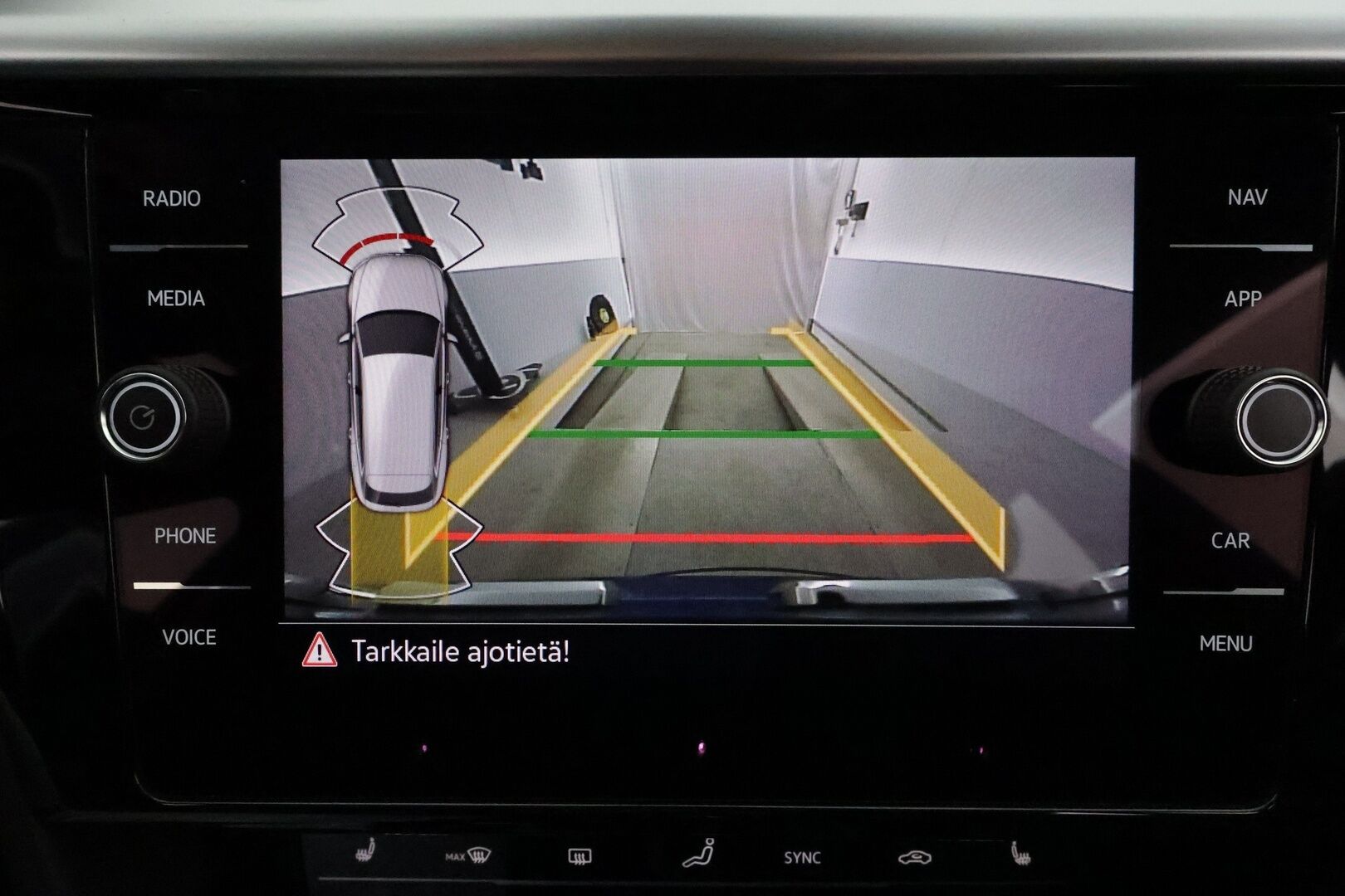 Volkswagen Arteon 2022 Shooting Brake R-Line Business eHybrid 160 kW DSG **Webasto / Adapt.vakkari / Koukku / P.kamera / Hierovapenkki / LED** - 3,99 % KORKOTARJOUS TÄHÄN AUTOON - 2x Latauskaapelit / Kahdet Renkaat