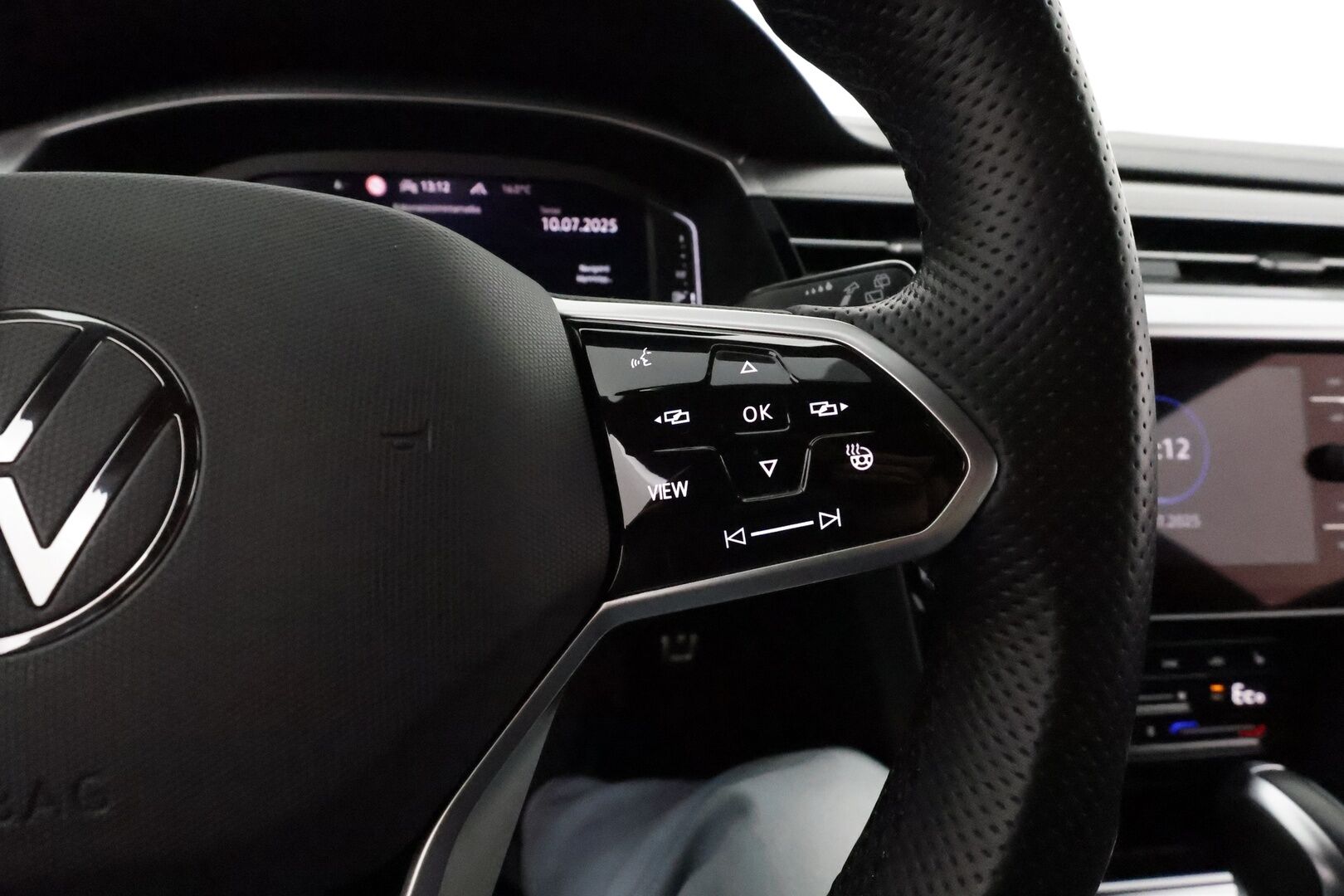Volkswagen Arteon 2022 Shooting Brake R-Line Business eHybrid 160 kW DSG **Webasto / Adapt.vakkari / Koukku / P.kamera / Hierovapenkki / LED** - 3,99 % KORKOTARJOUS TÄHÄN AUTOON - 2x Latauskaapelit / Kahdet Renkaat