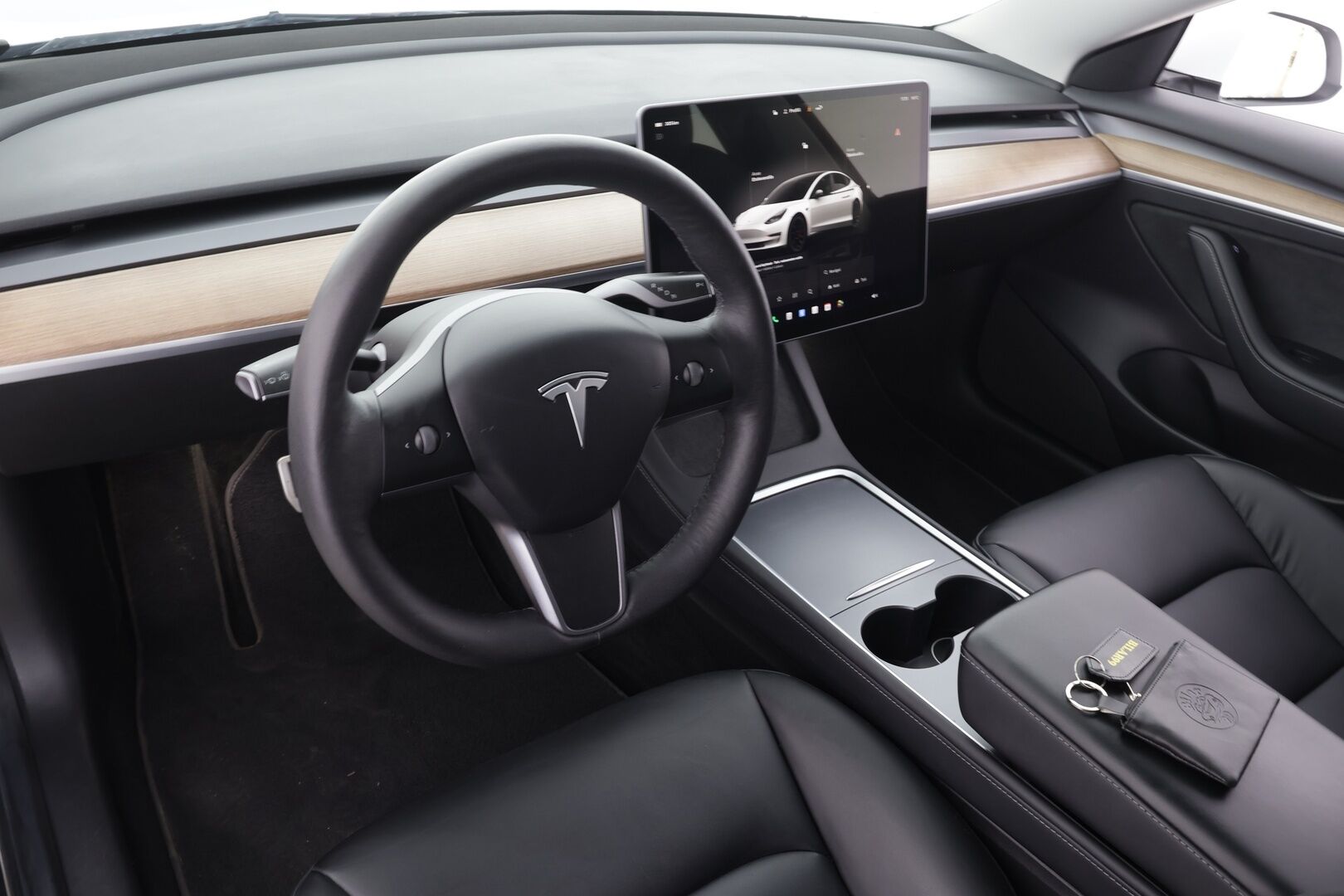 Tesla Model 3 2022 Long Range * Lasikatto / ILP / ACC / Matrix-LED / P.kamera / Muistipenkki / Premium Audio / Navi / Kaistavahti * - 2x Latauskaapelit - HULLUT BLACKWEEK JATKOT - KORKOTARJOUS 2,49%
