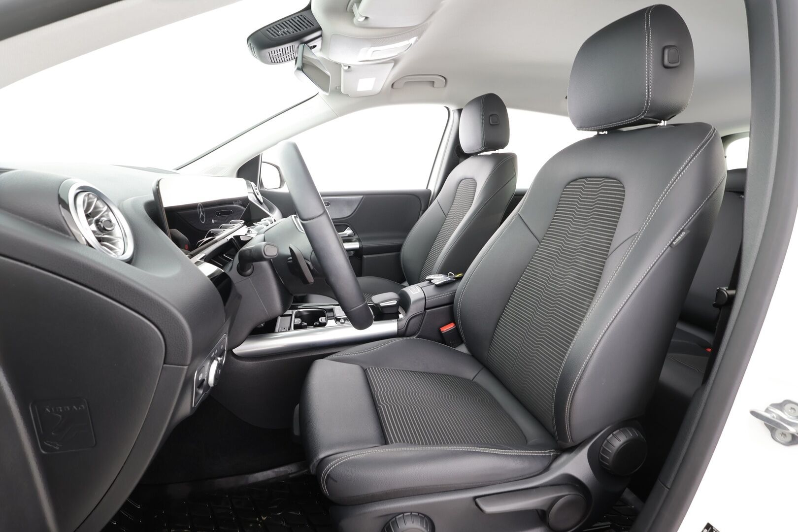 Mercedes-Benz B 2023 250 e A Business Edition * Multibeam LED / Peruutuskamera / Widescreen / Comand Navi / Puolinahkasisusta / Vakkari / Keyless - 1.Om Suomi-auto / Kahdet renkaat aluvanteilla - HULLUT AVAJAISHULINAT KORKOTARJOUS 3,29 %