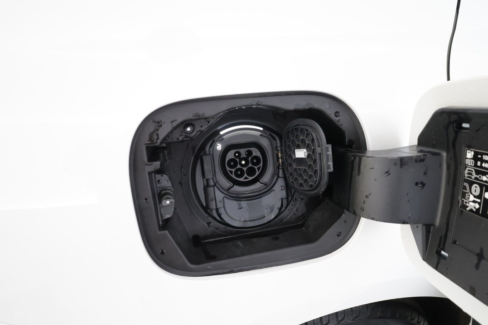 Mercedes-Benz B 2023 250 e A Business Edition * Multibeam LED / Peruutuskamera / Widescreen / Comand Navi / Puolinahkasisusta / Vakkari / Keyless - 1.Om Suomi-auto / Kahdet renkaat aluvanteilla - HULLUT AVAJAISHULINAT KORKOTARJOUS 3,29 %