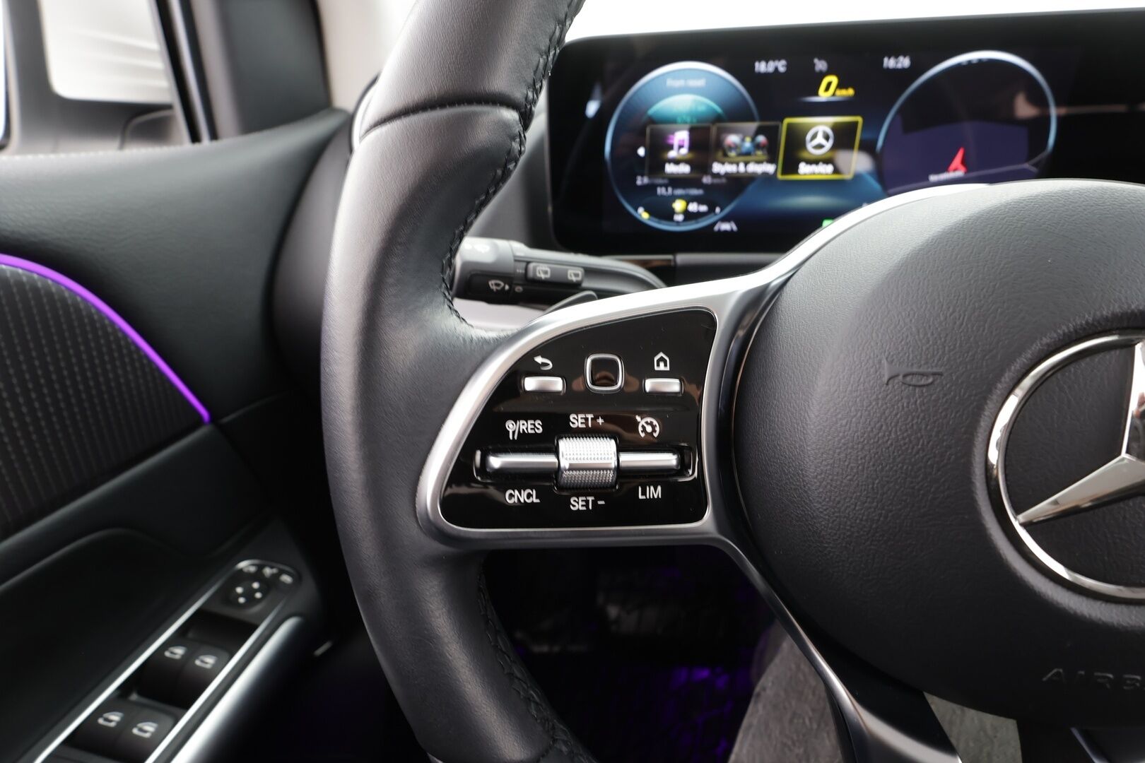 Mercedes-Benz B 2023 250 e A Business Edition * Multibeam LED / Peruutuskamera / Widescreen / Comand Navi / Puolinahkasisusta / Vakkari / Keyless - 1.Om Suomi-auto / Kahdet renkaat aluvanteilla - HULLUT AVAJAISHULINAT KORKOTARJOUS 3,29 %