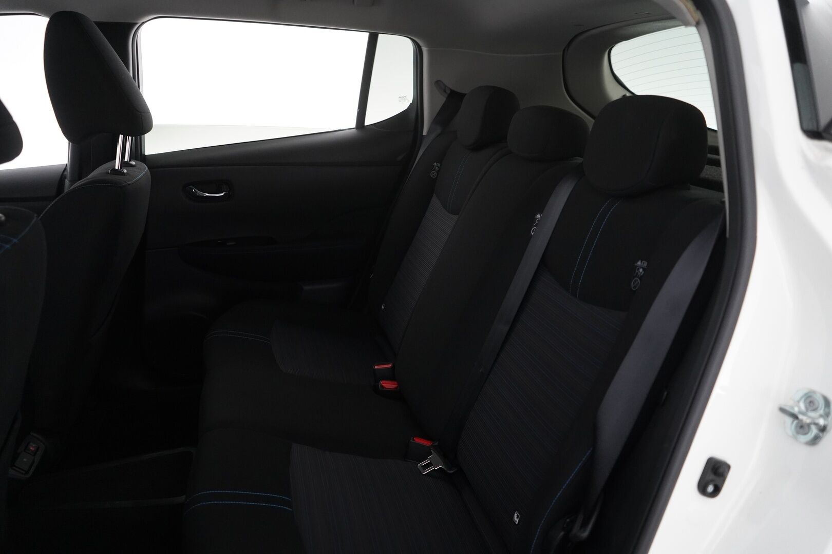 Nissan Leaf 2023 N-Connecta 40 kWh FI  / ACC / Blis / Keyless / 360 kamera / Navi / Ratinlämmitin - Suomi-auto / Kahdet alumiinivanteet renkailla! / Uusi tuulilasi vaihdettu 06/25!