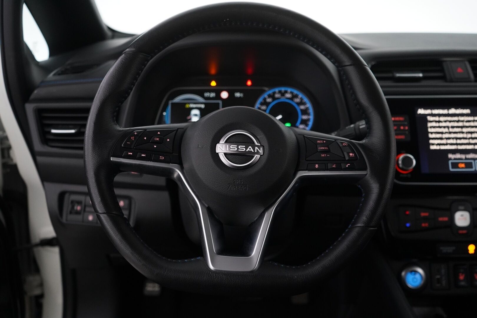 Nissan Leaf 2023 N-Connecta 40 kWh FI  / ACC / Blis / Keyless / 360 kamera / Navi / Ratinlämmitin - Suomi-auto / Kahdet alumiinivanteet renkailla! / Uusi tuulilasi vaihdettu 06/25!