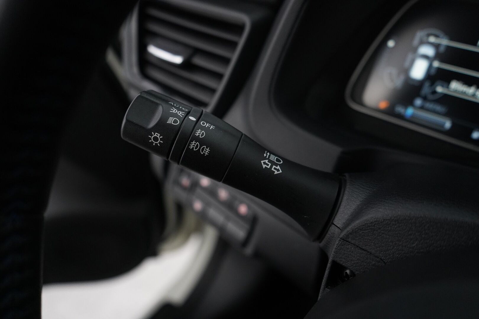 Nissan Leaf 2023 N-Connecta 40 kWh FI  / ACC / Blis / Keyless / 360 kamera / Navi / Ratinlämmitin - Suomi-auto / Kahdet alumiinivanteet renkailla! / Uusi tuulilasi vaihdettu 06/25!