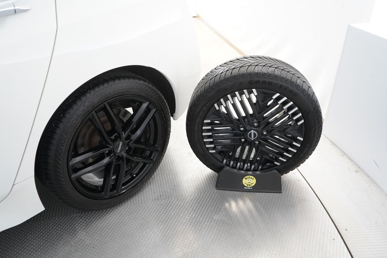 Nissan Leaf 2023 N-Connecta 40 kWh FI  / ACC / Blis / Keyless / 360 kamera / Navi / Ratinlämmitin - Suomi-auto / Kahdet alumiinivanteet renkailla! / Uusi tuulilasi vaihdettu 06/25!