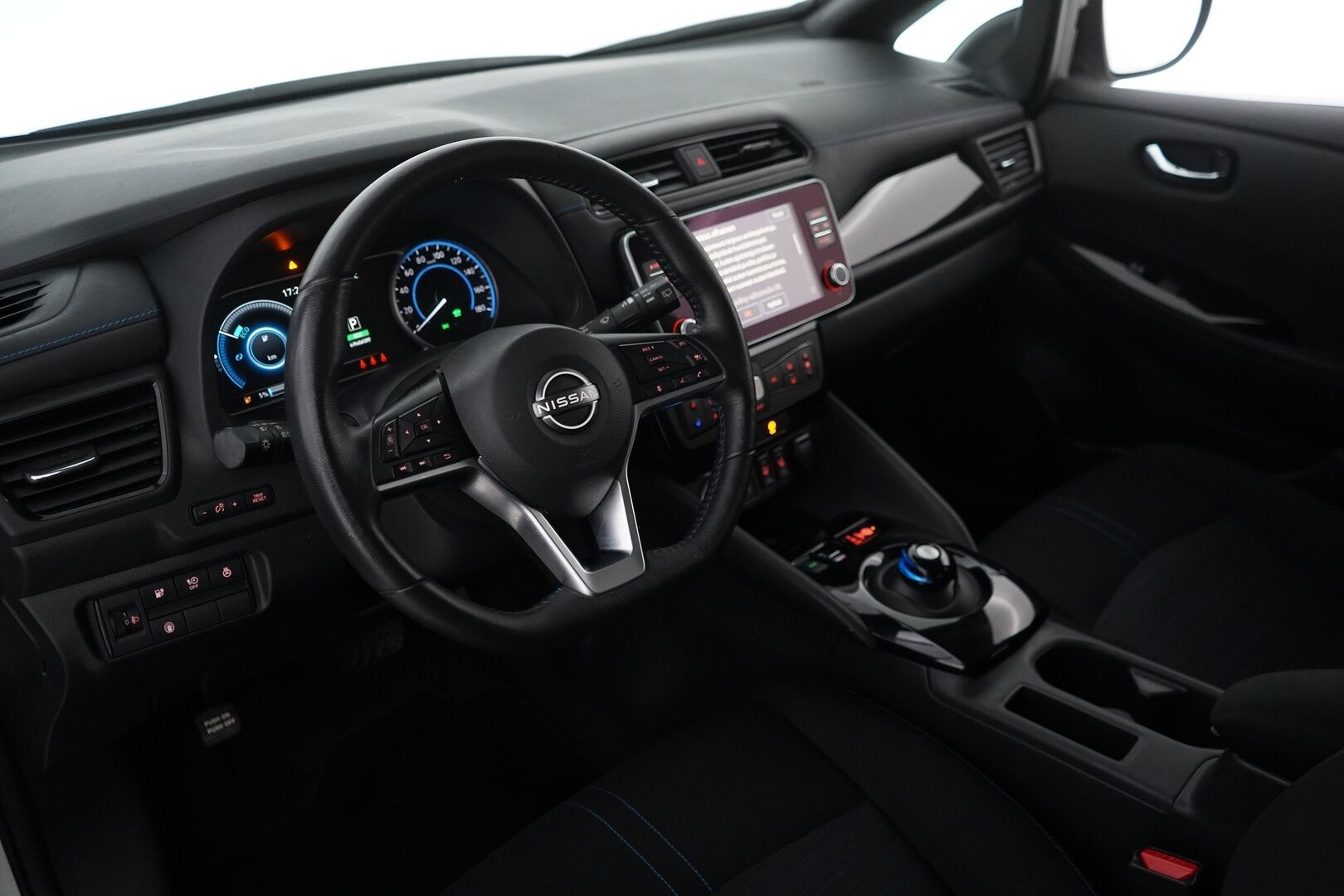 Nissan Leaf 2023 N-Connecta 40 kWh FI  / ACC / Blis / Keyless / 360 kamera / Navi / Ratinlämmitin - Suomi-auto / Kahdet alumiinivanteet renkailla! / Uusi tuulilasi vaihdettu 06/25!