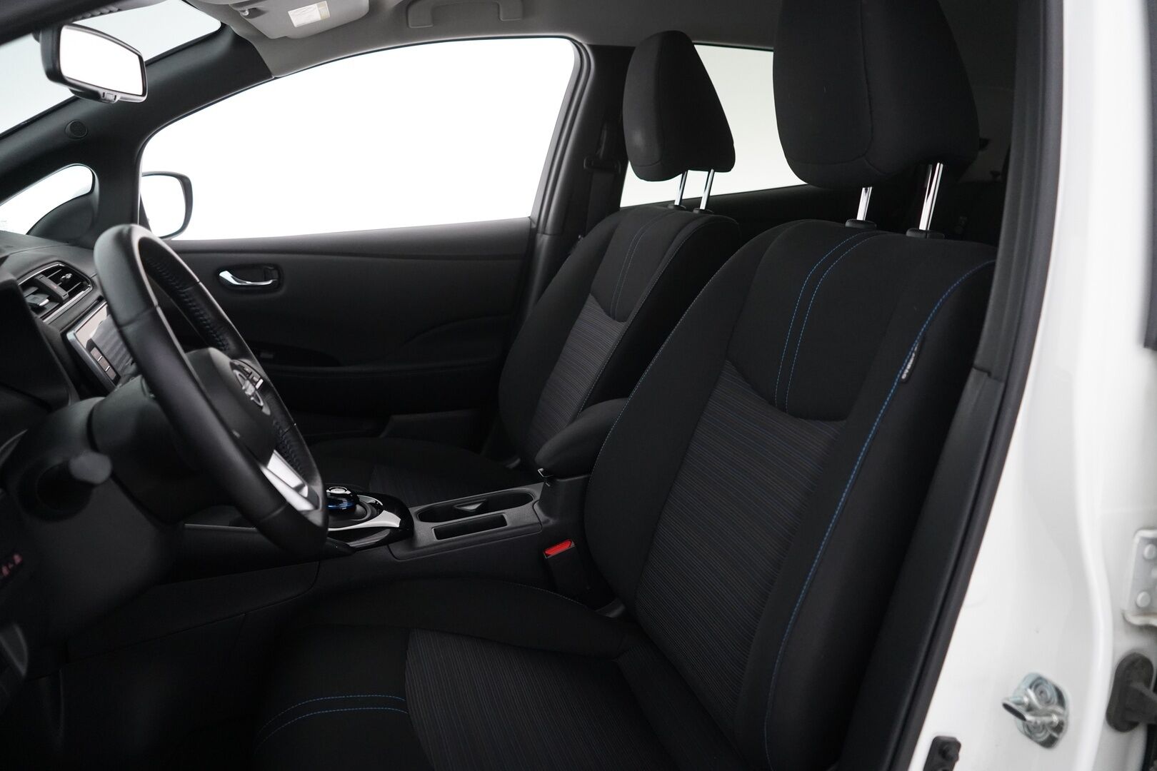 Nissan Leaf 2023 N-Connecta 40 kWh FI  / ACC / Blis / Keyless / 360 kamera / Navi / Ratinlämmitin - Suomi-auto / Kahdet alumiinivanteet renkailla! / Uusi tuulilasi vaihdettu 06/25!