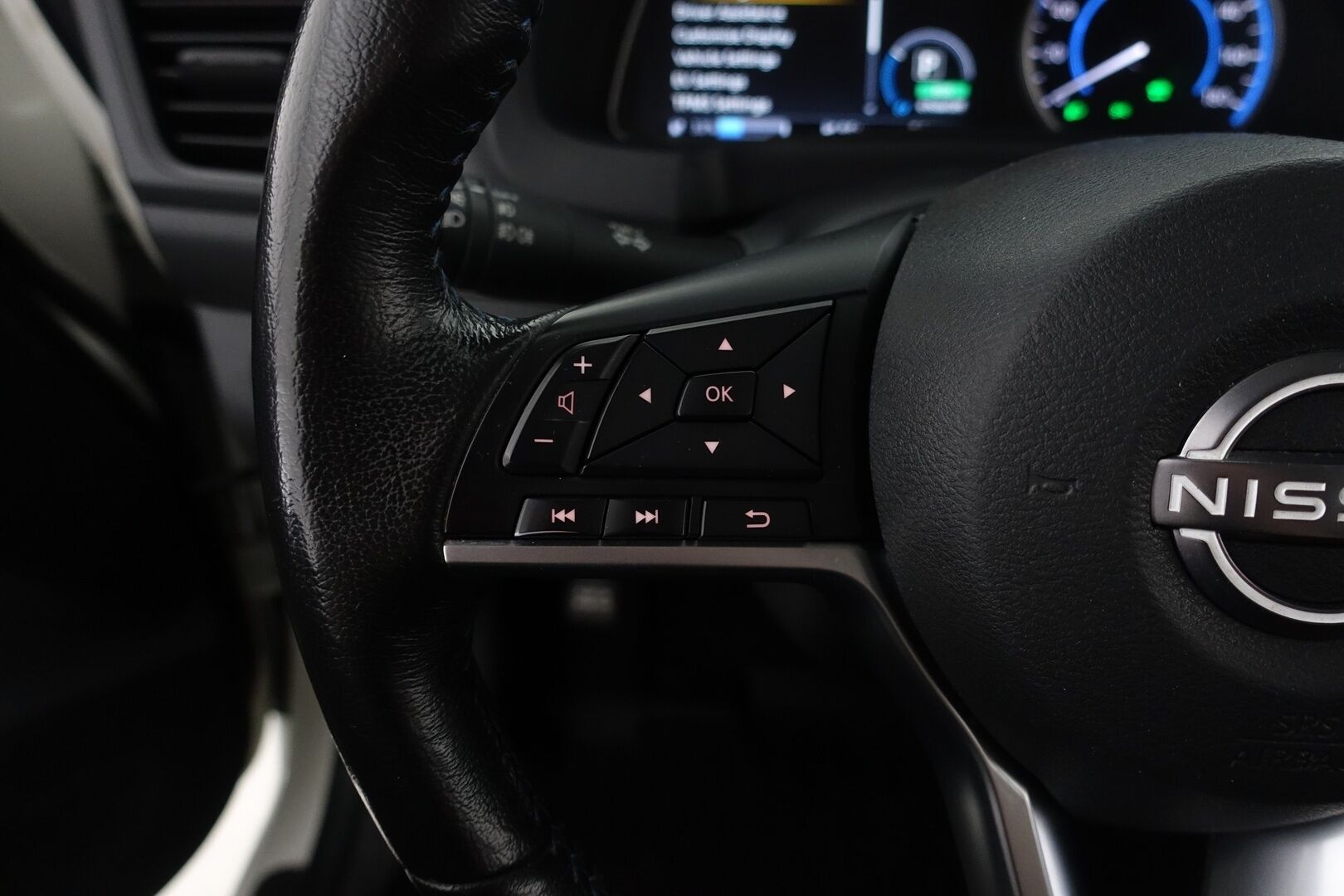 Nissan Leaf 2023 N-Connecta MY22 39 kWh LED FI - | SOH 91,1% | 360° kamera | BLIS | Adaptiivinen vakkari | Lane/Side Assist | LED-valot | Keyless | Ratinlämmitys | 2x renkaat&vanteet |
