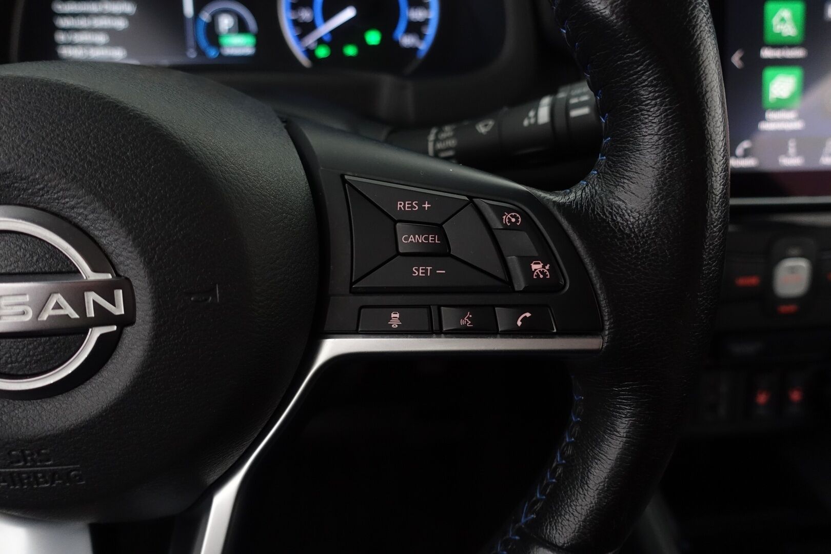 Nissan Leaf 2023 N-Connecta MY22 39 kWh LED FI - | SOH 91,1% | 360° kamera | BLIS | Adaptiivinen vakkari | Lane/Side Assist | LED-valot | Keyless | Ratinlämmitys | 2x renkaat&vanteet |