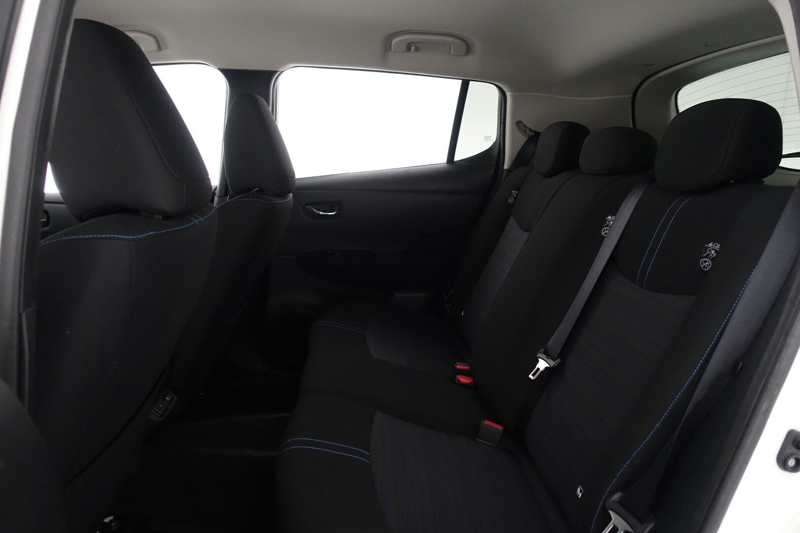 Nissan Leaf 2023 N-Connecta MY22 39 kWh LED FI - | SOH 91,1% | 360° kamera | BLIS | Adaptiivinen vakkari | Lane/Side Assist | LED-valot | Keyless | Ratinlämmitys | 2x renkaat&vanteet |