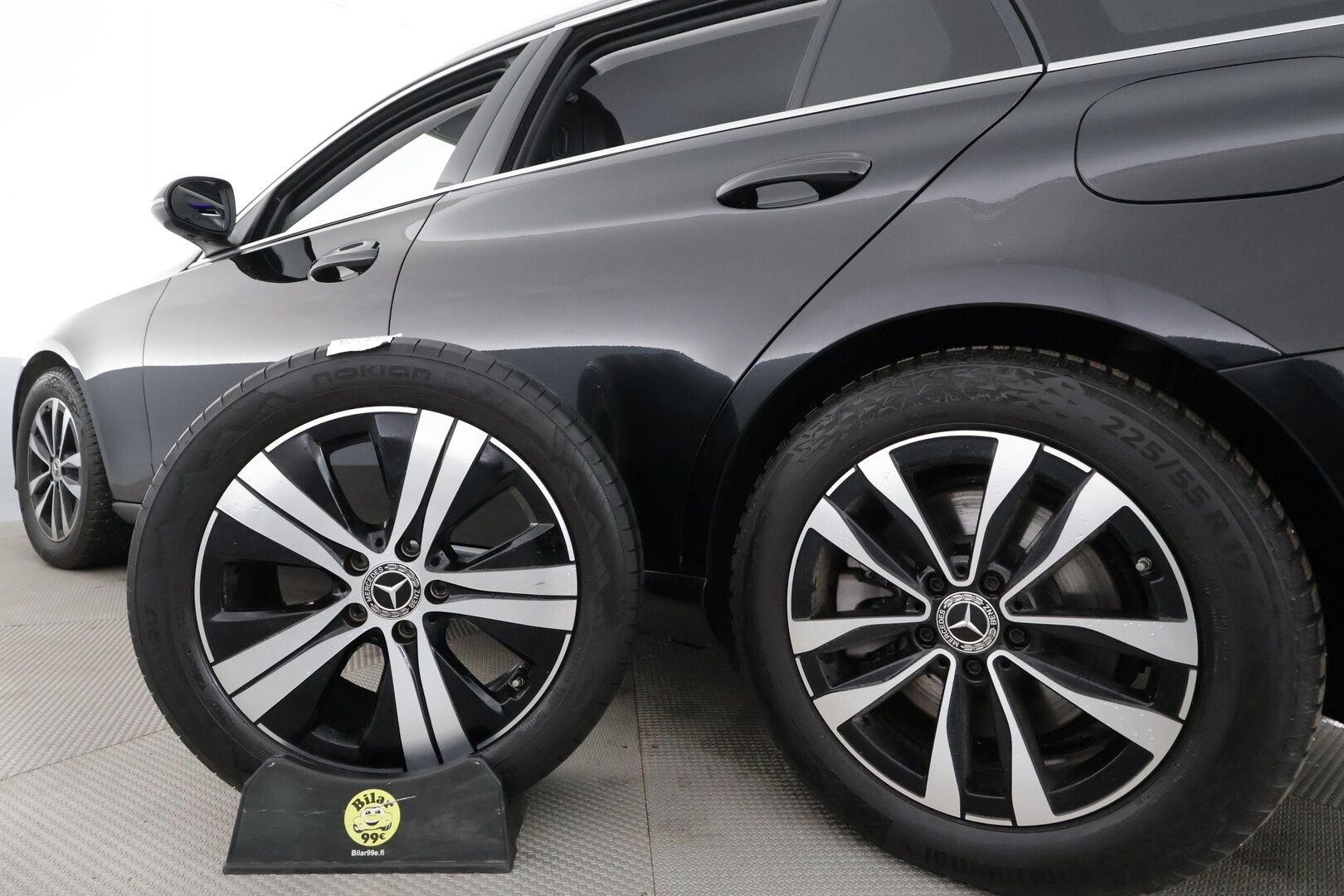 Mercedes-Benz C 2023 300 e T A Business * Distronic Pro / Puolinahkasisusta / P.kamera / IHC / Puolinahat / Koukku / Sähköluukku / Navi * - 1.Om Suomi-auto / Kahdet renkaat aluvanteilla / Merkkihuollettu - HULLUT AVAJAISHULINAT KORKOTARJOUS 3,29 %