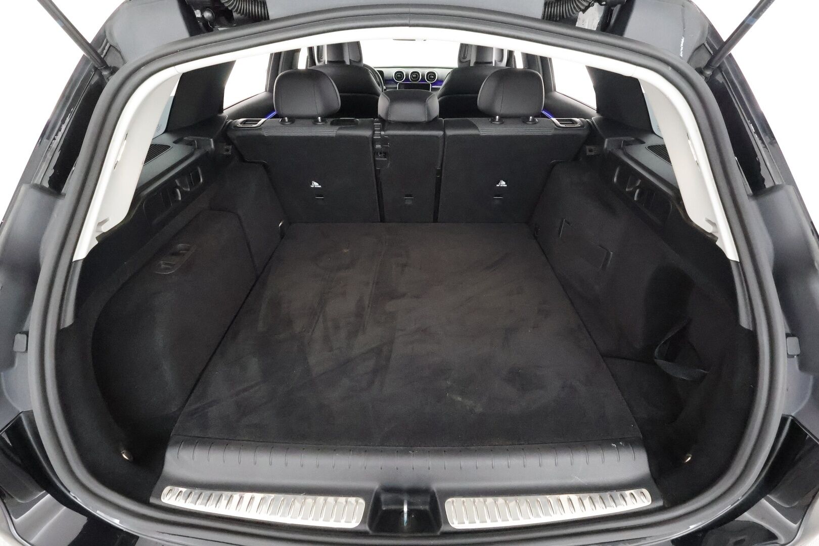 Mercedes-Benz C 2023 300 e T A Business * Distronic Pro / P.kamera / IHC / Puolinahat / Koukku / Sähköluukku / Navi * - 1.Om Suomi-auto / Kahdet renkaat aluvanteilla / Merkkihuollettu