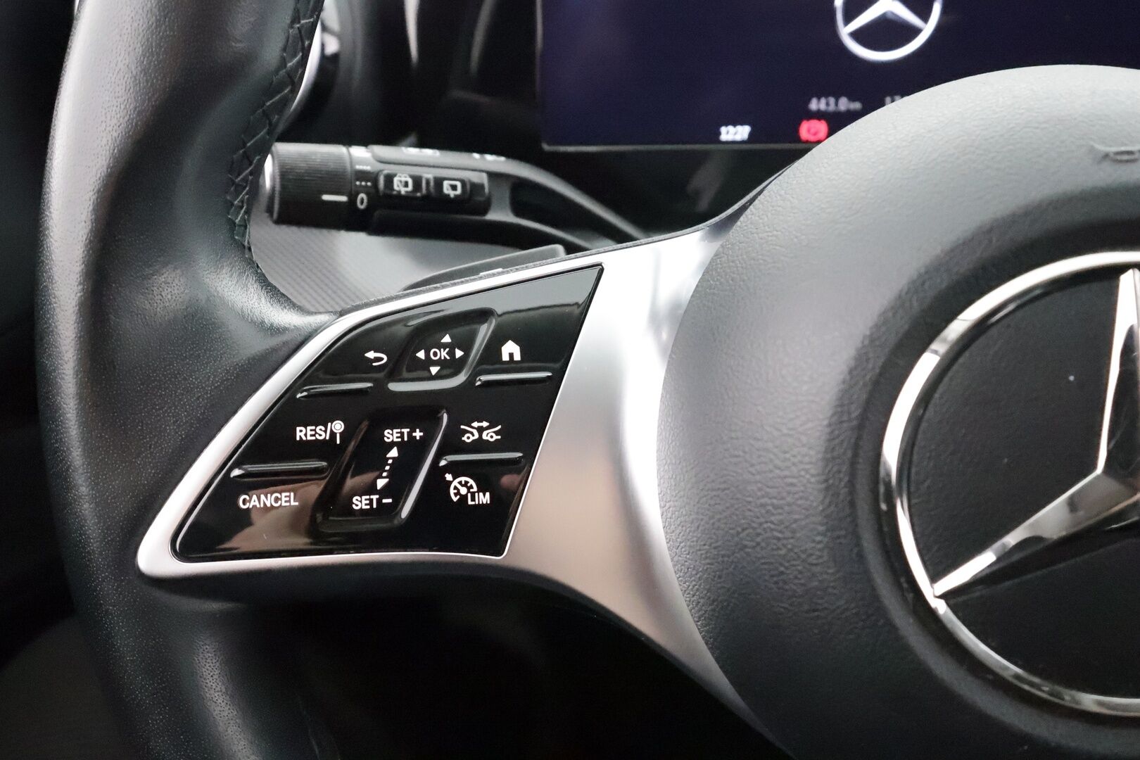 Mercedes-Benz C 2023 300 e T A Business * Distronic Pro / P.kamera / IHC / Puolinahat / Koukku / Sähköluukku / Navi * - 1.Om Suomi-auto / Kahdet renkaat aluvanteilla / Merkkihuollettu