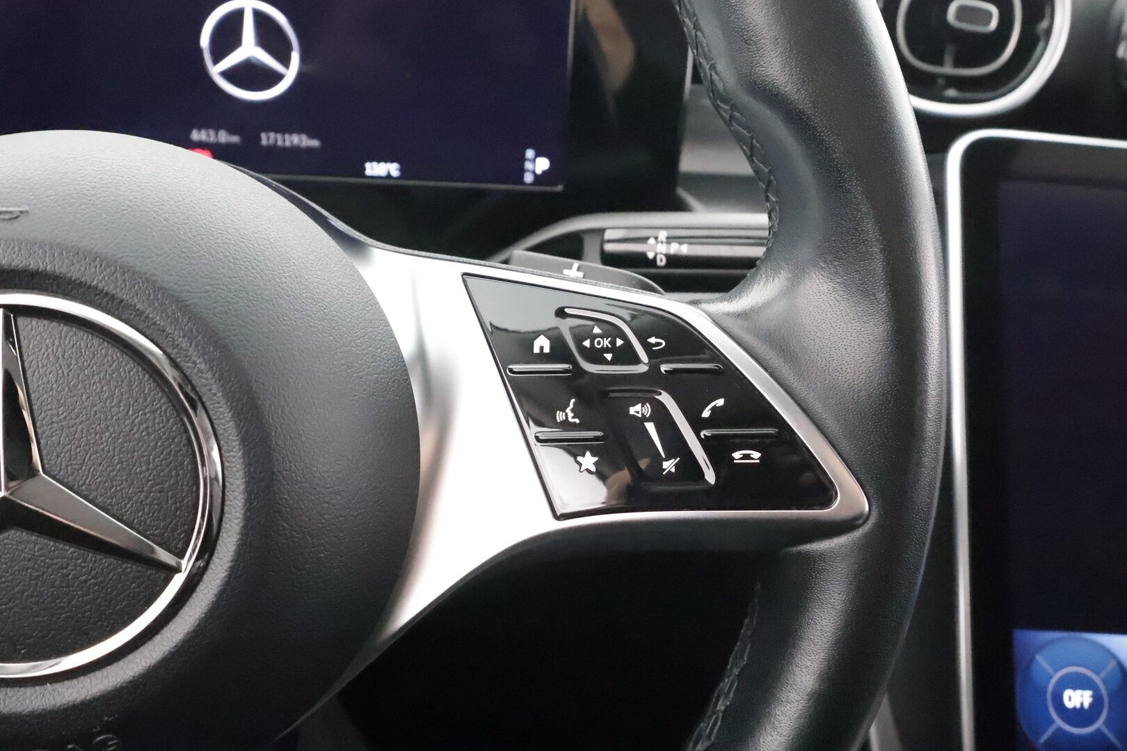 Mercedes-Benz C 2023 300 e T A Business * Distronic Pro / P.kamera / IHC / Puolinahat / Koukku / Sähköluukku / Navi * - 1.Om Suomi-auto / Kahdet renkaat aluvanteilla / Merkkihuollettu