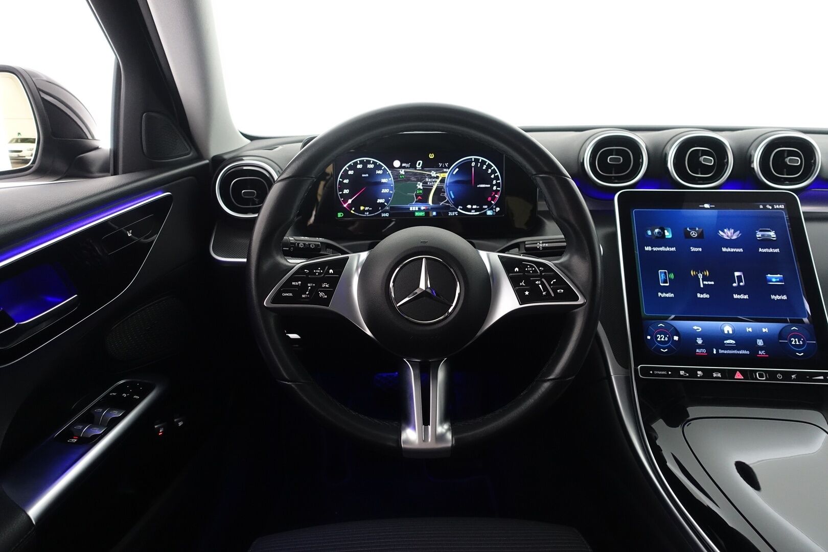 Mercedes-Benz C 2023 300 e T A Business - | Distronic Pro | Merkkihuollot! | P.kamera | IHC | Puolinahat | Koukku | Sähköluukku | Navi | 1.Om Suomi-auto | Kahdet renkaat aluvanteilla |