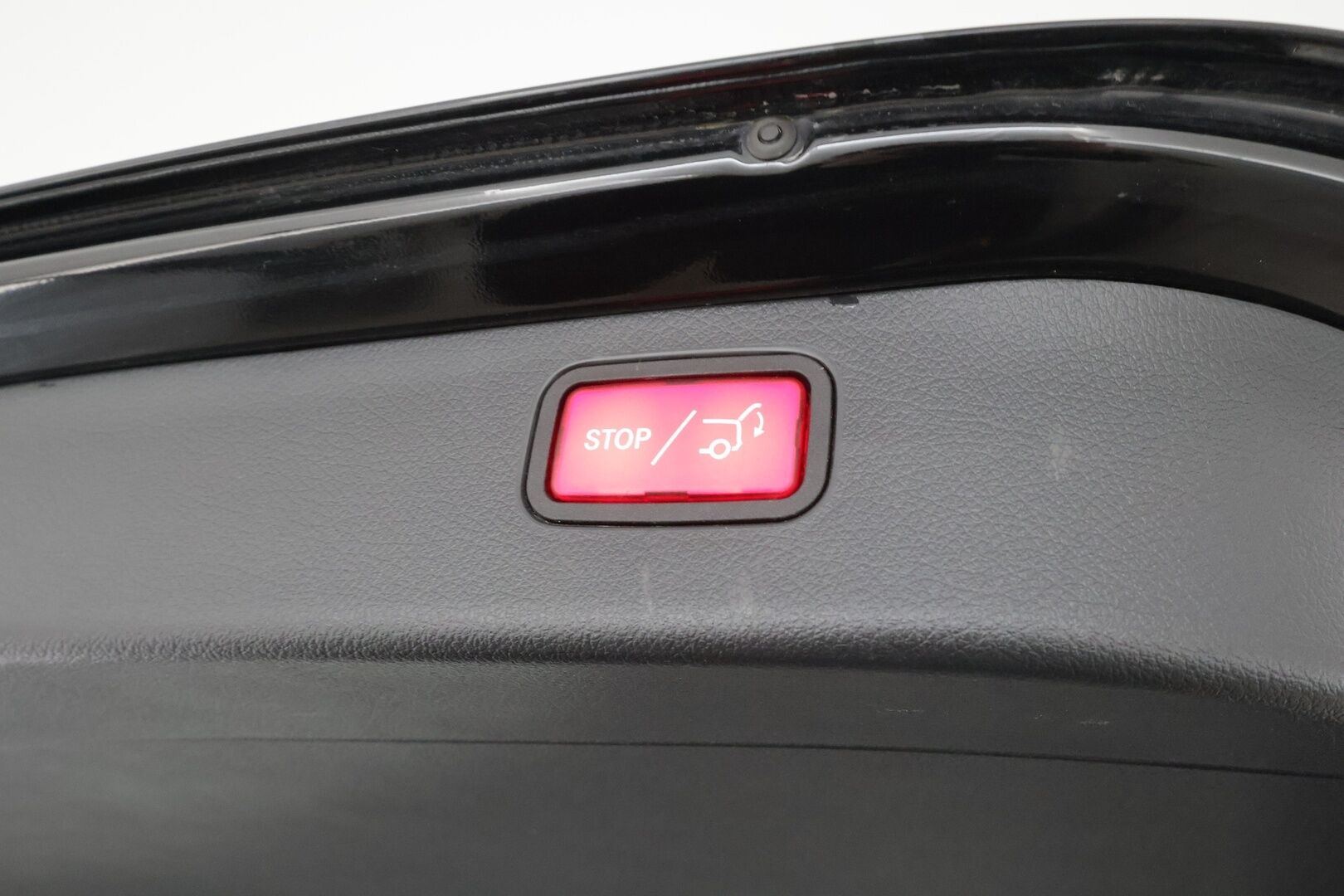 Mercedes-Benz C 2023 300 e T A Business * Distronic Pro / P.kamera / IHC / Puolinahat / Koukku / Sähköluukku / Navi * - 1.Om Suomi-auto / Kahdet renkaat aluvanteilla / Merkkihuollettu