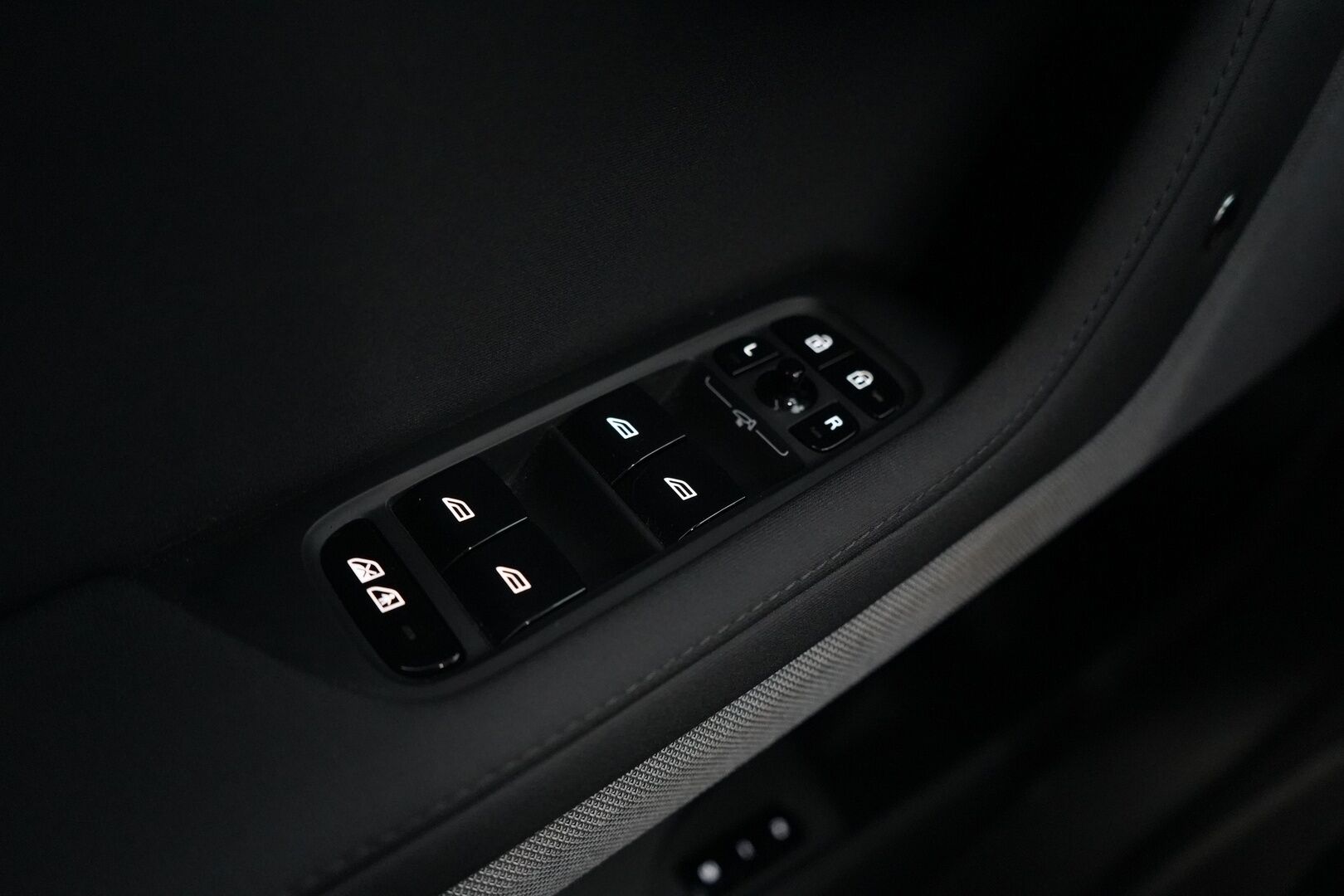 Polestar 2 2023 Standard Range Single Motor, 170kW, 69kWh * ACC / 360 Kamera / Lisälämmitin / Kuskinpenkki muistilla / Pilot assist * - Suomi-auto / SoH 94% / Pilot Lite