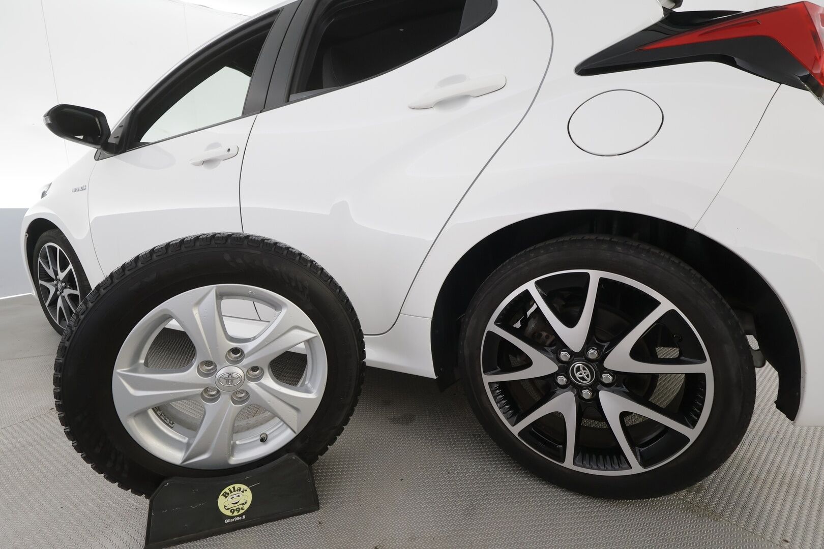 Toyota Yaris 2021 1,5 Hybrid Style - | ACC | Puolinahat | LED | P.kamera | LTA | Apple & Android | Lämm. ratti | Keyless | Ylläpitolaturi | Lohko+sisälämmitin | Merkkihuollot | 