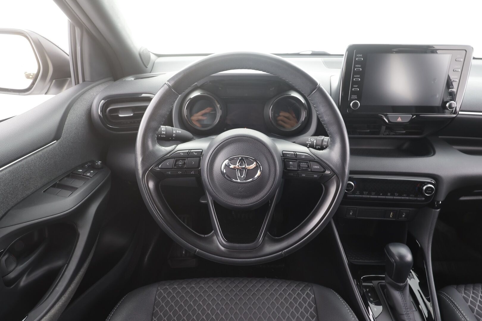 Toyota Yaris 2021 1,5 Hybrid Style - | ACC | Puolinahat | LED | P.kamera | LTA | Apple & Android | Lämm. ratti | Keyless | Ylläpitolaturi | Lohko+sisälämmitin | Merkkihuollot | 
