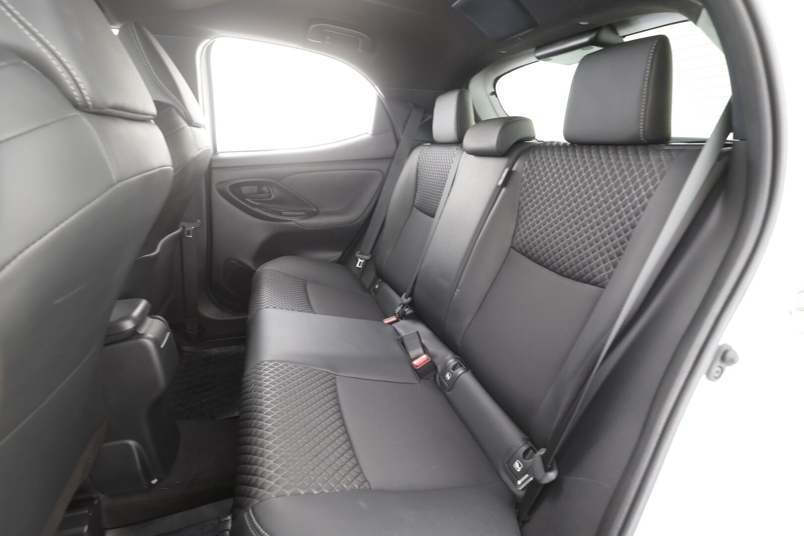 Toyota Yaris 2021 1,5 Hybrid Style - | ACC | Puolinahat | LED | P.kamera | LTA | Apple & Android | Lämm. ratti | Keyless | Ylläpitolaturi | Lohko+sisälämmitin | Merkkihuollot | 