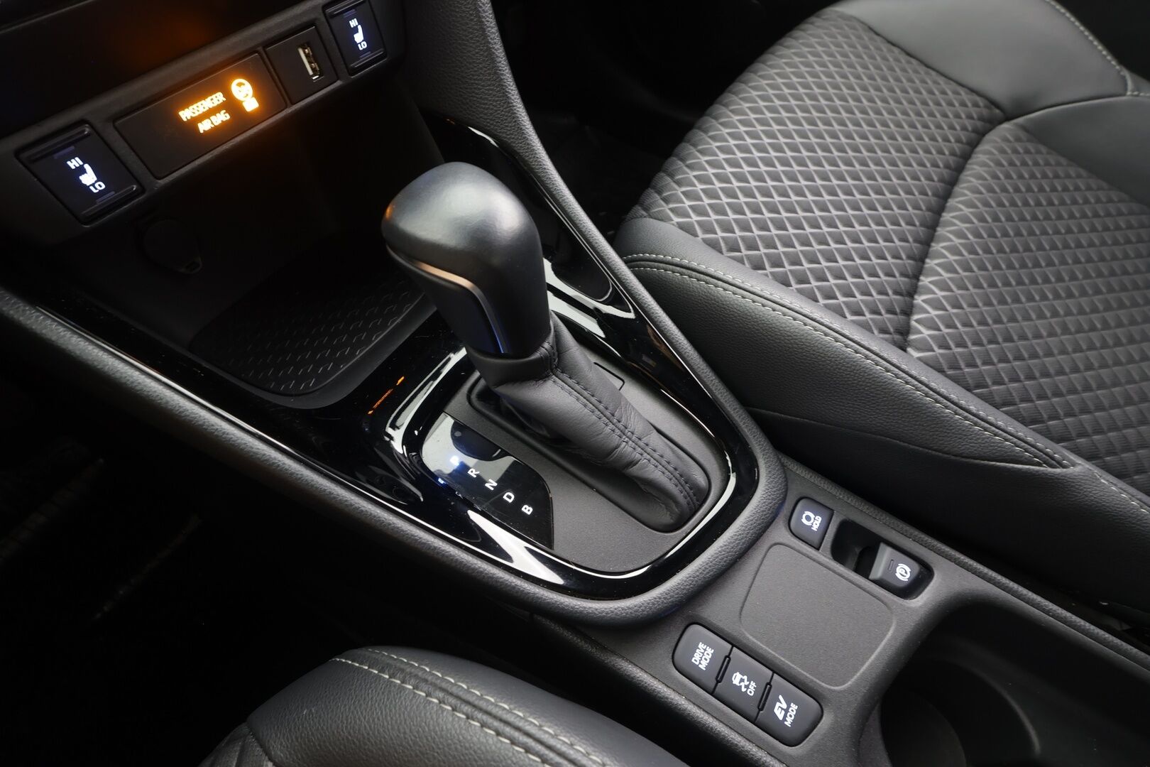 Toyota Yaris 2021 1,5 Hybrid Style - | ACC | Puolinahat | LED | P.kamera | LTA | Apple & Android | Lämm. ratti | Keyless | Ylläpitolaturi | Lohko+sisälämmitin | Merkkihuollot | 
