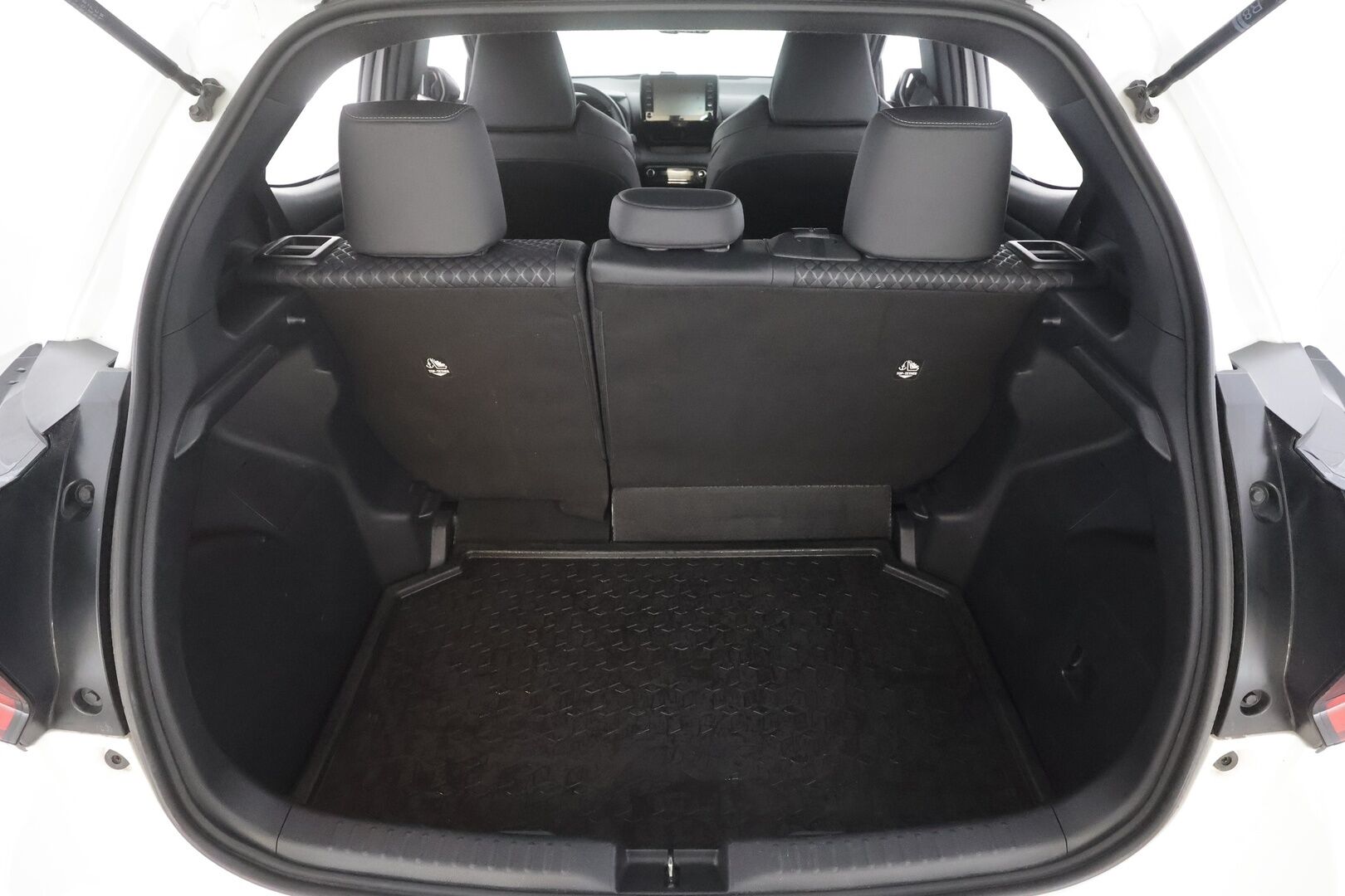 Toyota Yaris 2021 1,5 Hybrid Style - | ACC | Puolinahat | LED | P.kamera | LTA | Apple & Android | Lämm. ratti | Keyless | Ylläpitolaturi | Lohko+sisälämmitin | Merkkihuollot | 