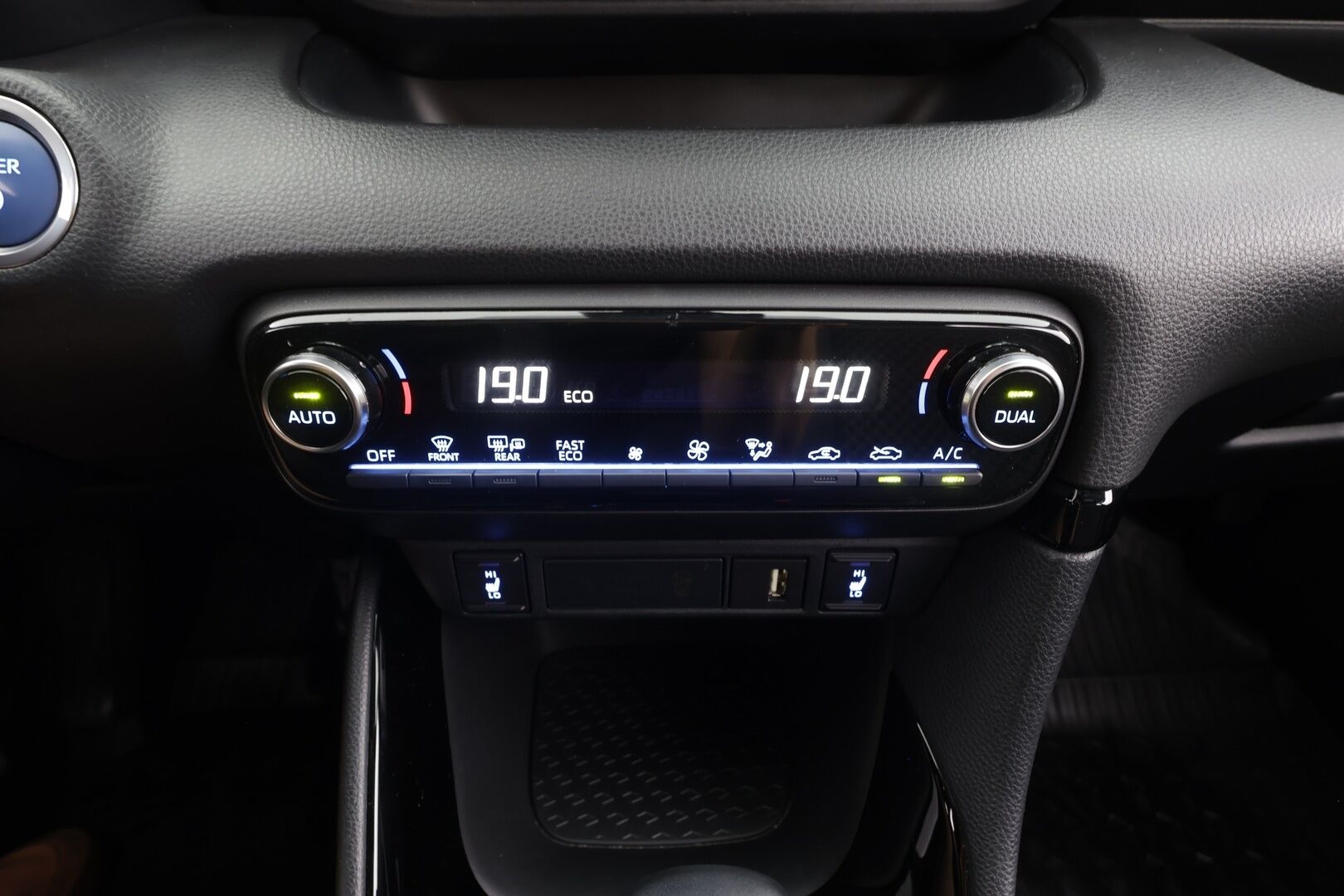 Toyota Yaris 2021 1,5 Hybrid Style - | ACC | Puolinahat | LED | P.kamera | LTA | Apple & Android | Lämm. ratti | Keyless | Ylläpitolaturi | Lohko+sisälämmitin | Merkkihuollot | 
