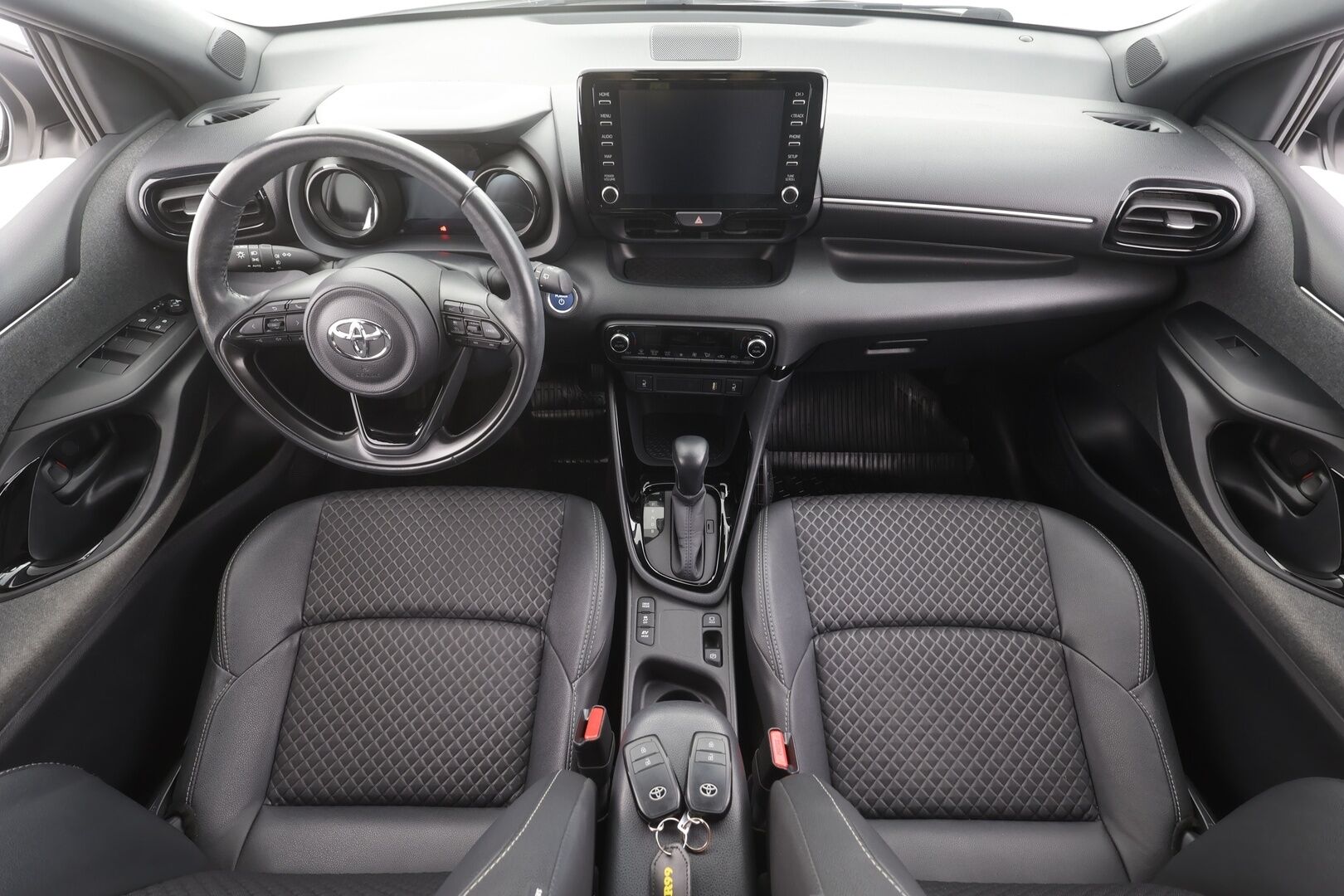 Toyota Yaris 2021 1,5 Hybrid Style - | ACC | Puolinahat | LED | P.kamera | LTA | Apple & Android | Lämm. ratti | Keyless | Ylläpitolaturi | Lohko+sisälämmitin | Merkkihuollot | 