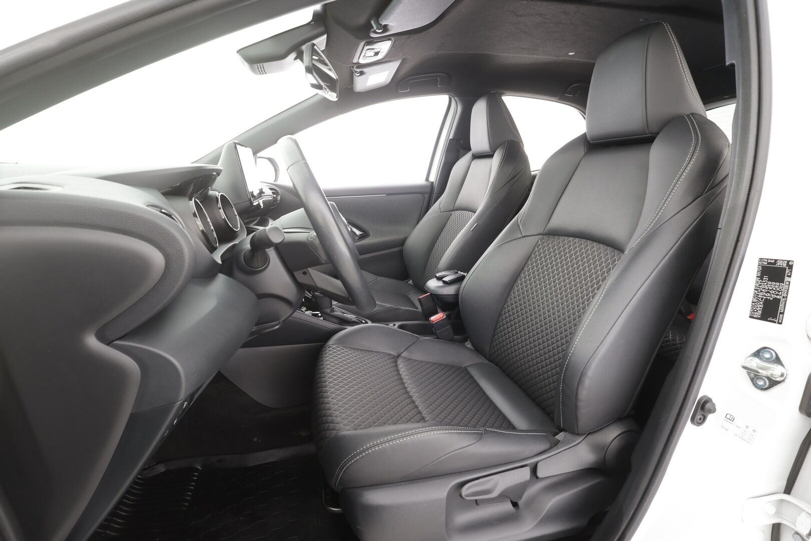 Toyota Yaris 2021 1,5 Hybrid Style - | ACC | Puolinahat | LED | P.kamera | LTA | Apple & Android | Lämm. ratti | Keyless | Ylläpitolaturi | Lohko+sisälämmitin | Merkkihuollot | 