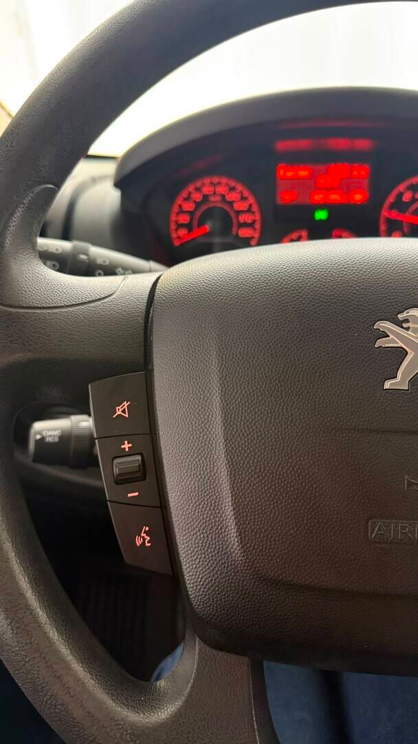 Peugeot Boxer 2016 335 L2H1 HDi 110 FAP - Juuri huollettu | Vakionopeudensäädin | Vetokoukku | Webasto |Lohkolämmitin sisäpistokkeella | Huoltokirja | ALV vähennyskelpoinen