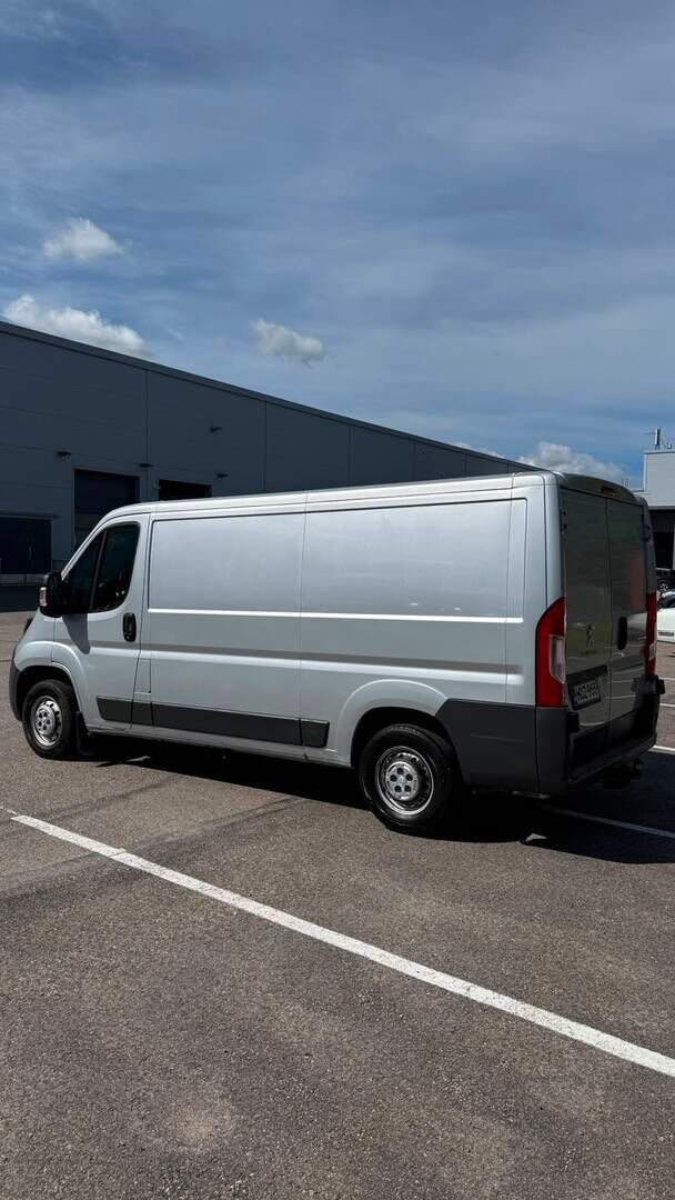 Peugeot Boxer 2016 335 L2H1 HDi 110 FAP - Juuri huollettu | Vakionopeudensäädin | Vetokoukku | Webasto |Lohkolämmitin sisäpistokkeella | Huoltokirja | ALV vähennyskelpoinen